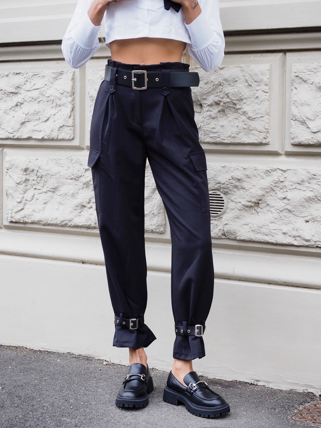 Pantalone nero con cinghie - R.a. Boutique 