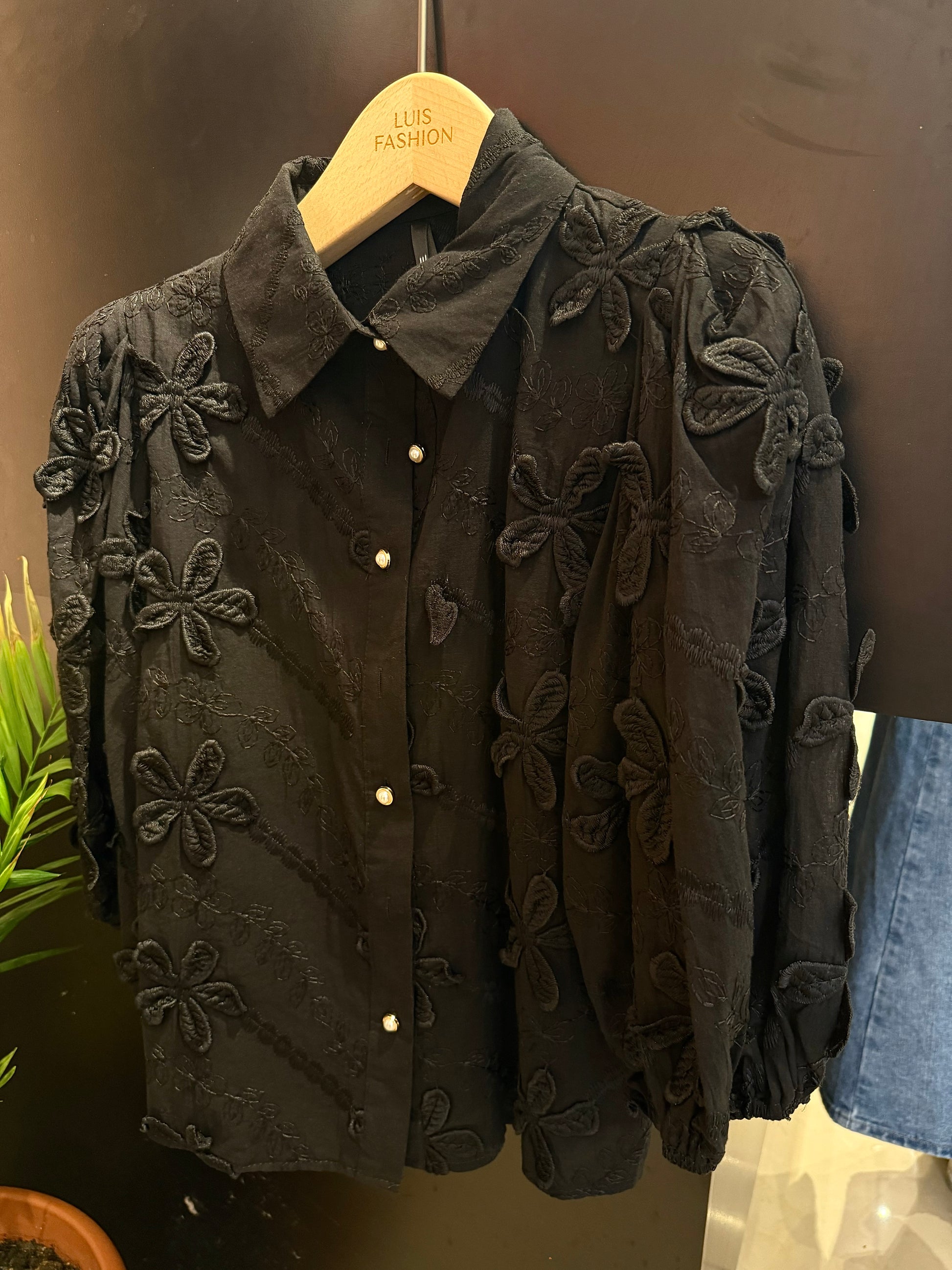 Camicia con fiori ricamati - R.a. Boutique