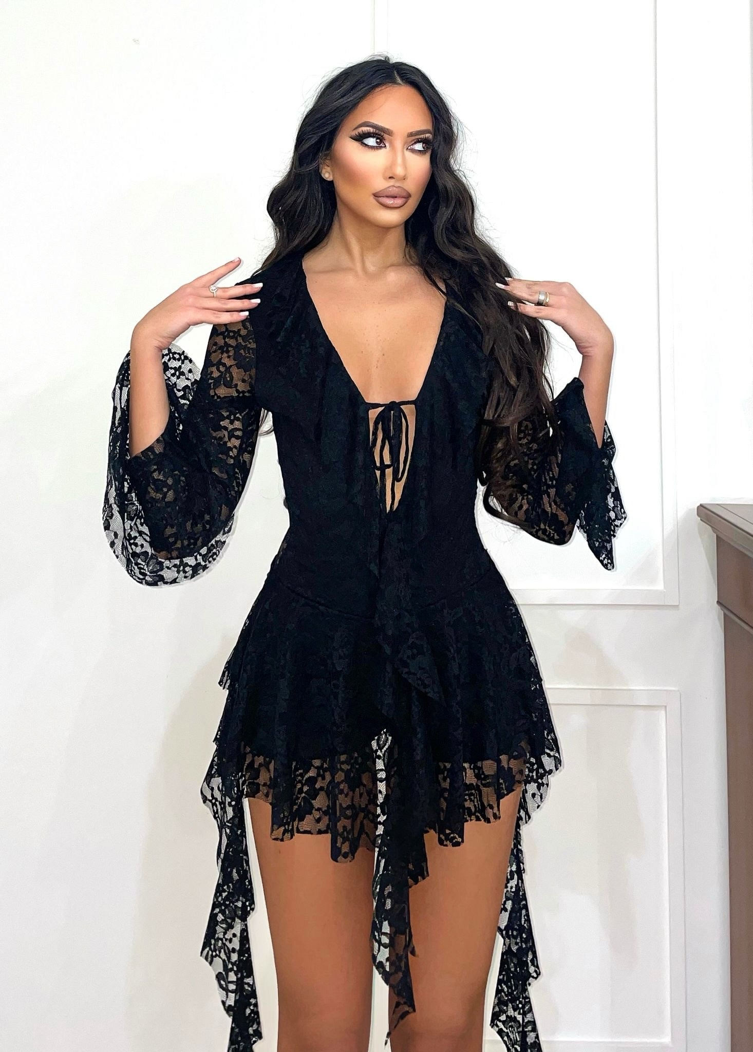 Abito in pizzo nero con rouches - R.a. Boutique