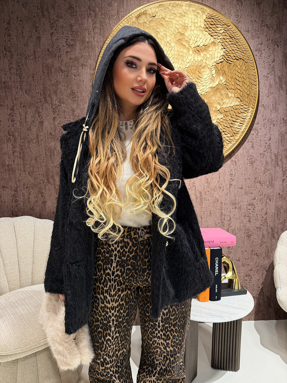 Pelliccia con cappuccio rimovibile