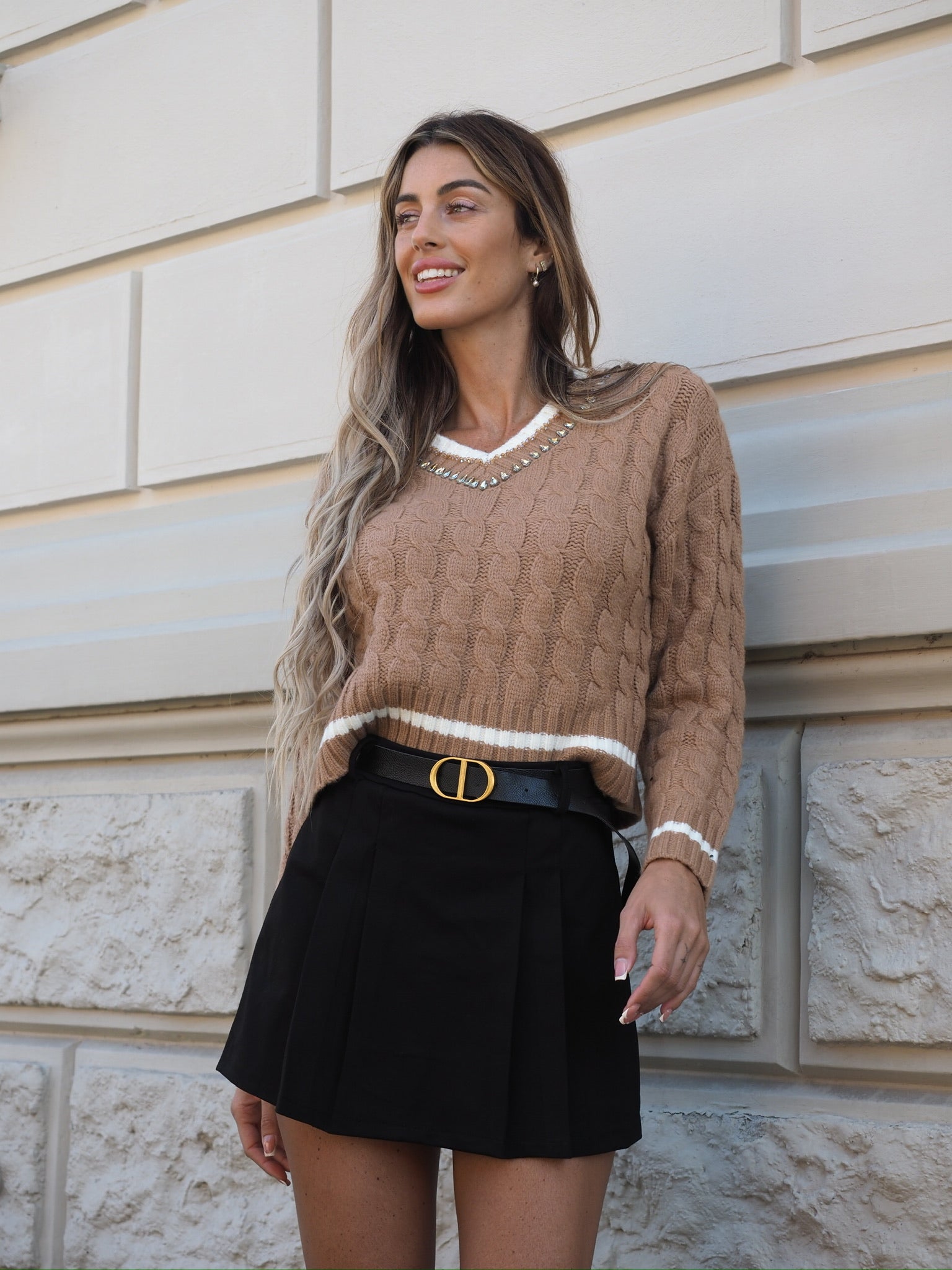 Maglione Camel con scollo e strass - R.a. Boutique 