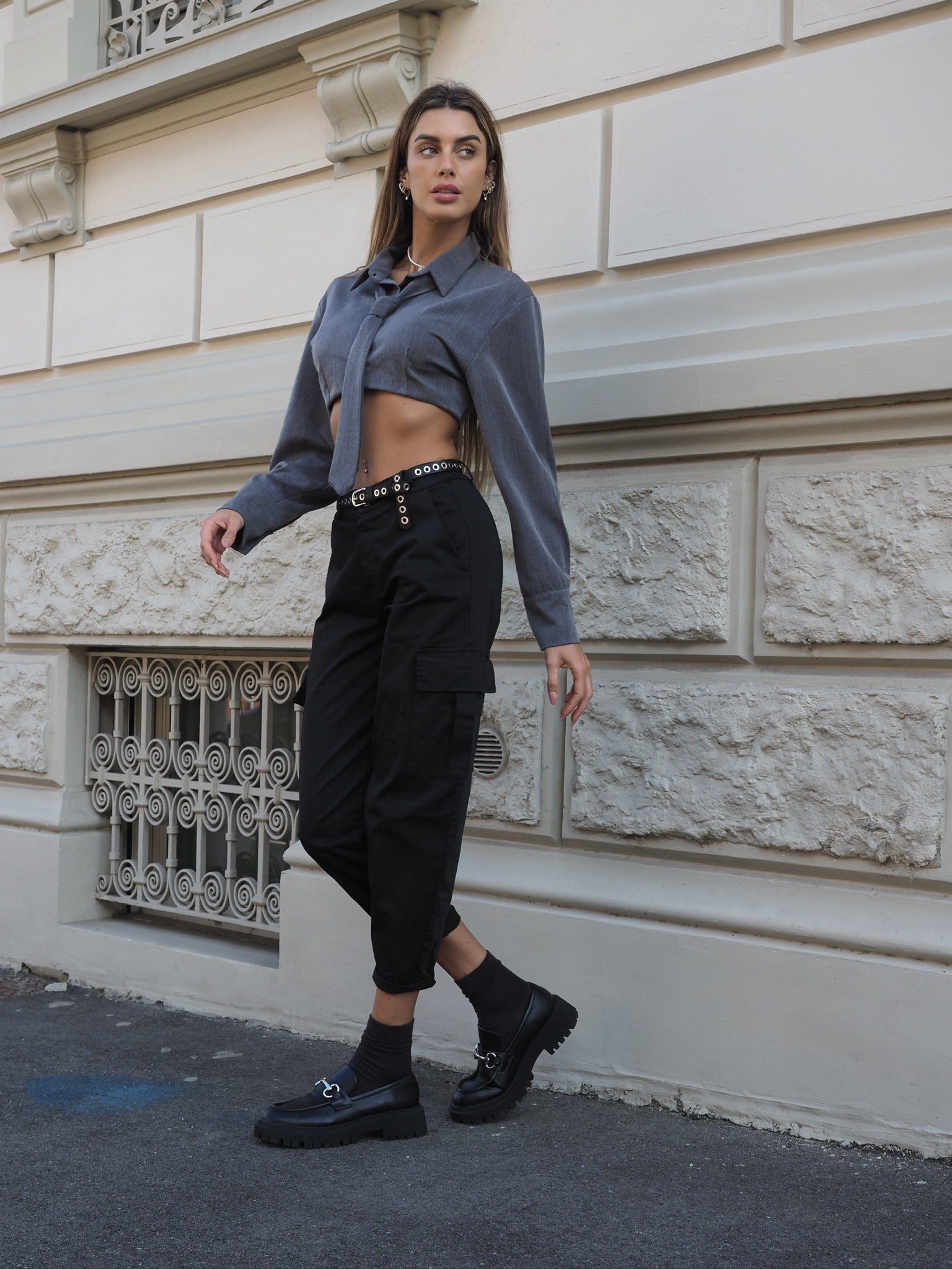 Camicia grigia con cravatta - R.a. Boutique 