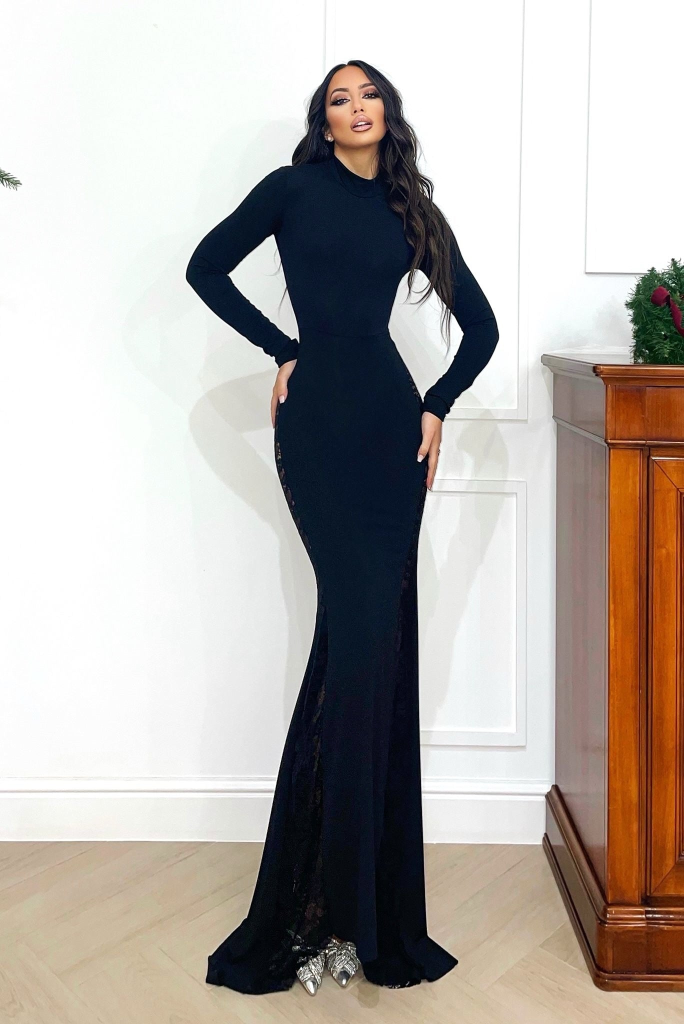 Abito a sirena nero con pizzo - R.a. Boutique