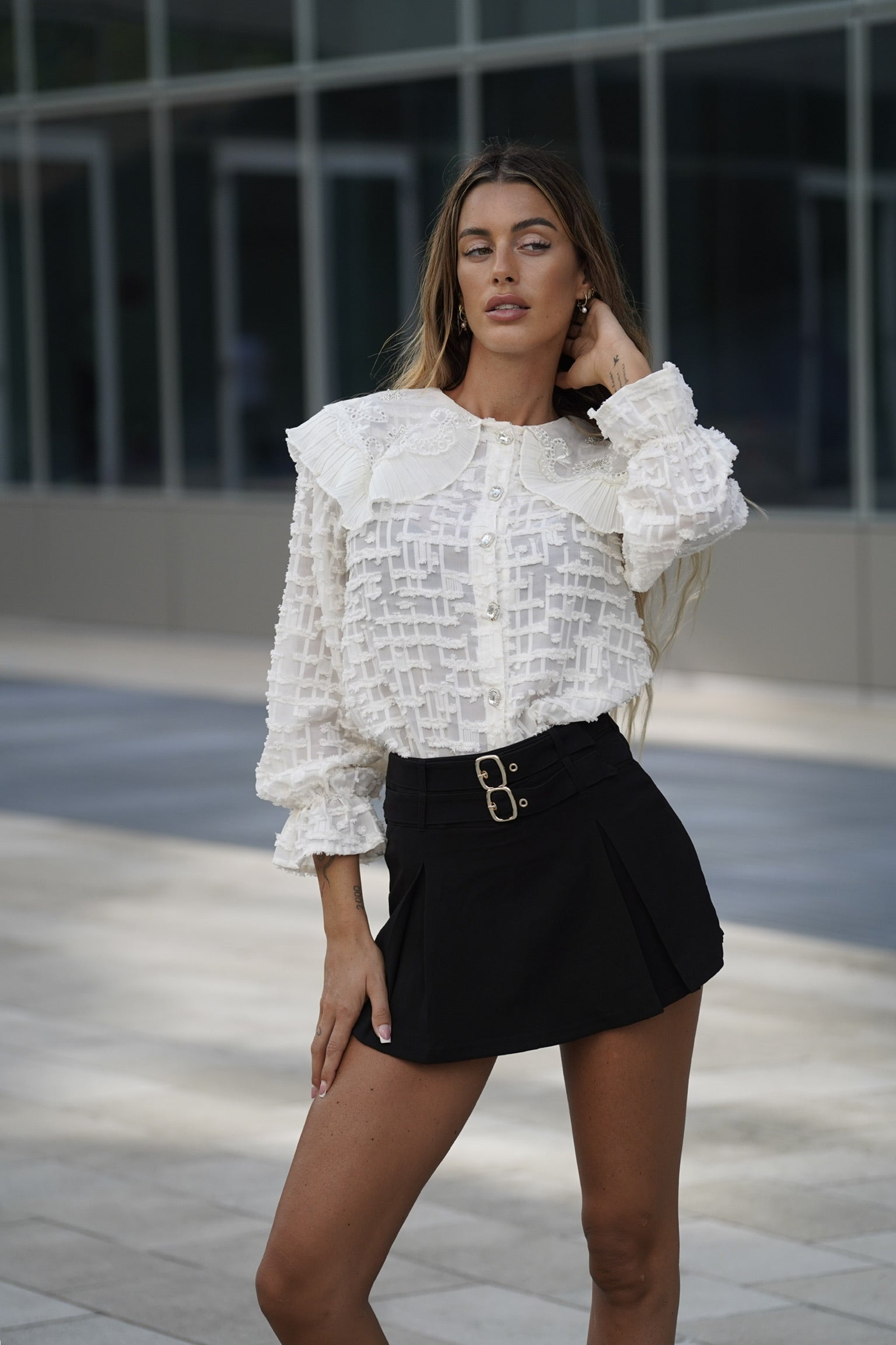 Camicia in pizzo beige con ricami - R.a. Boutique 