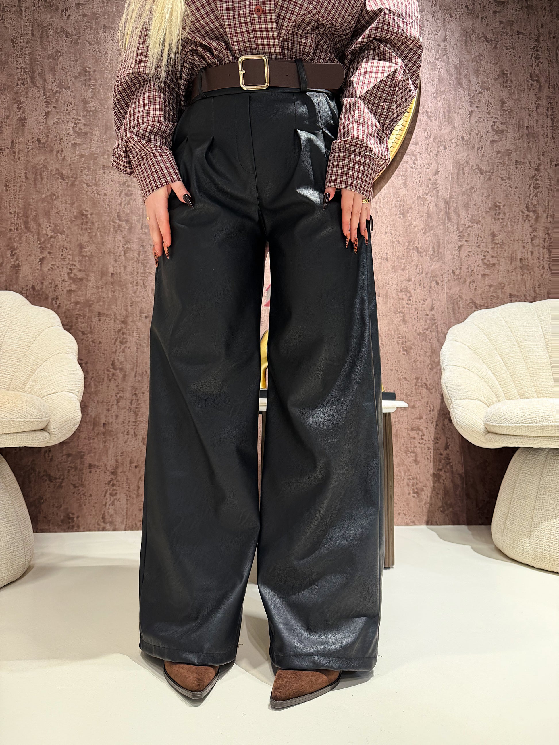 Pantalone in ecopelle con cintura - R.a. Boutique