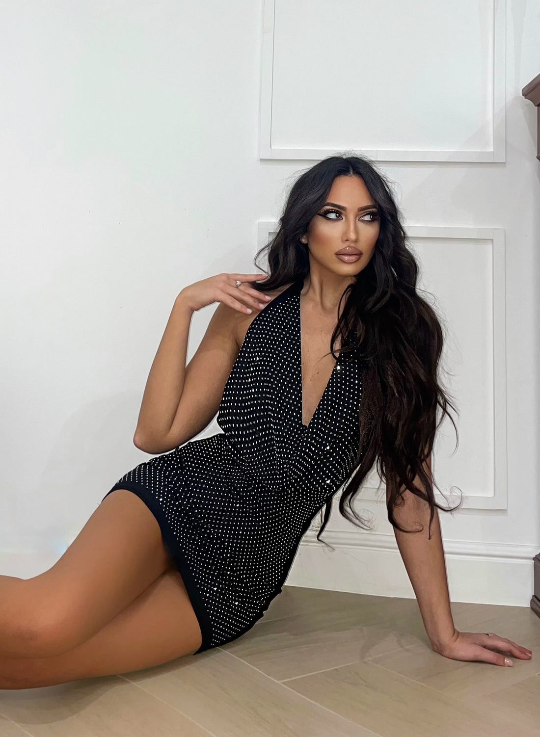 Abito con scollo e strass nero - R.a. Boutique 