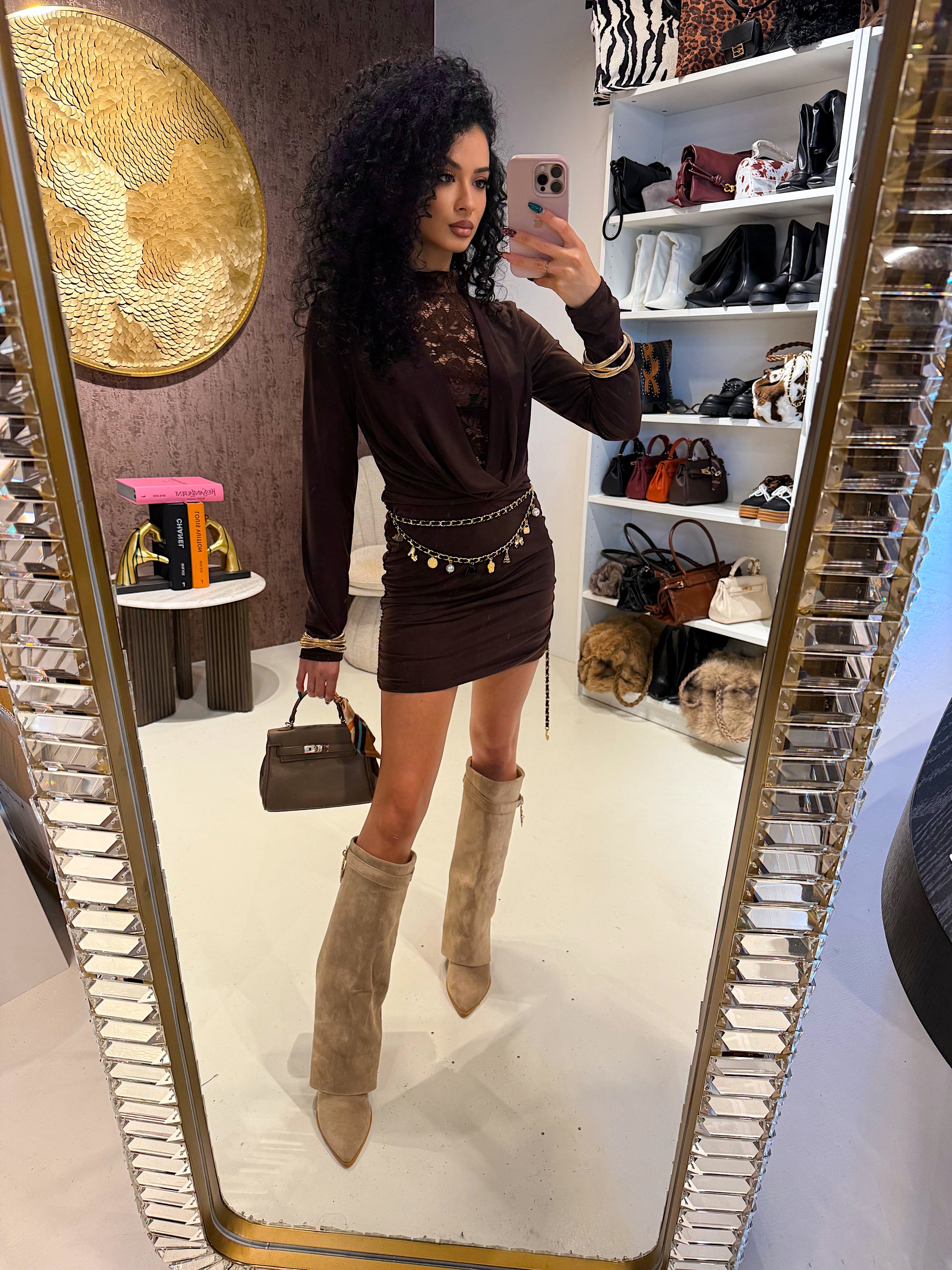 Abito con scollo in pizzo e drappeggio laterale - R.a. Boutique