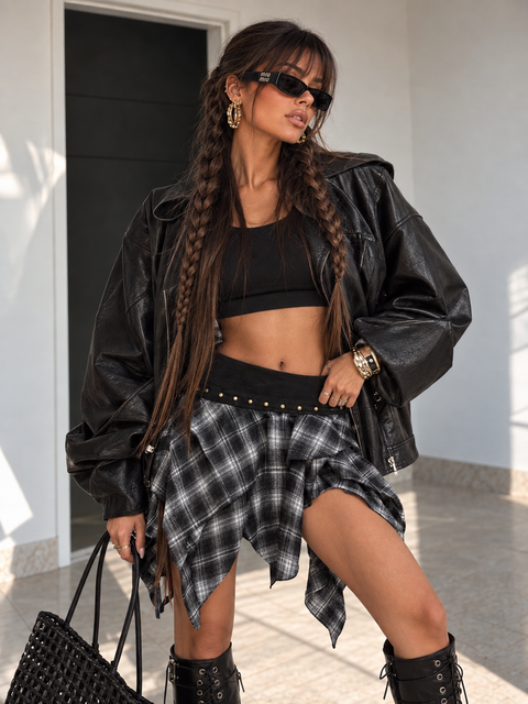 Minigonna Tartan Asimmetrica con Borchie Nero e Bianco