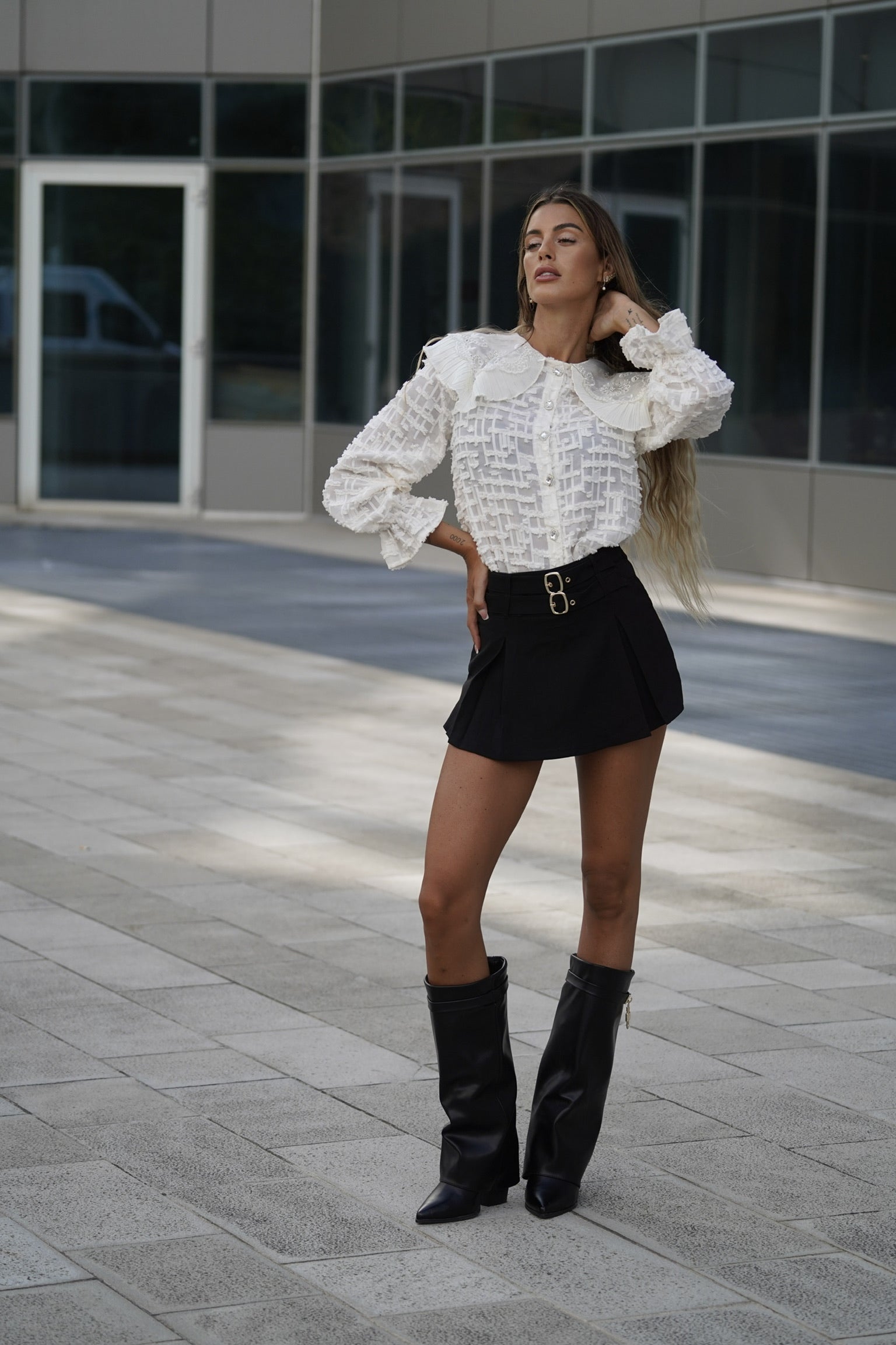 Camicia in pizzo beige con ricami - R.a. Boutique 