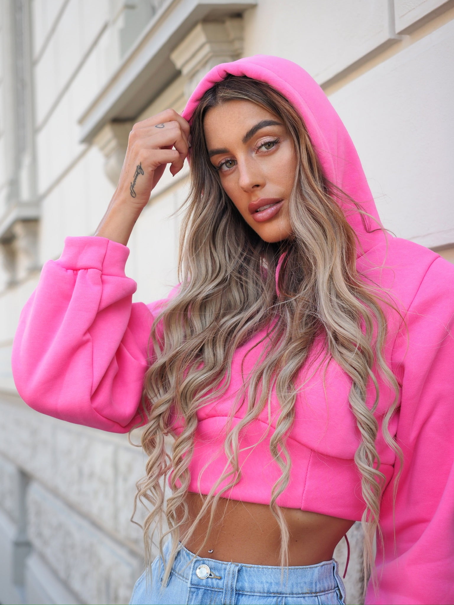 Felpa crop rosa barbie con lacci - R.a. Boutique 