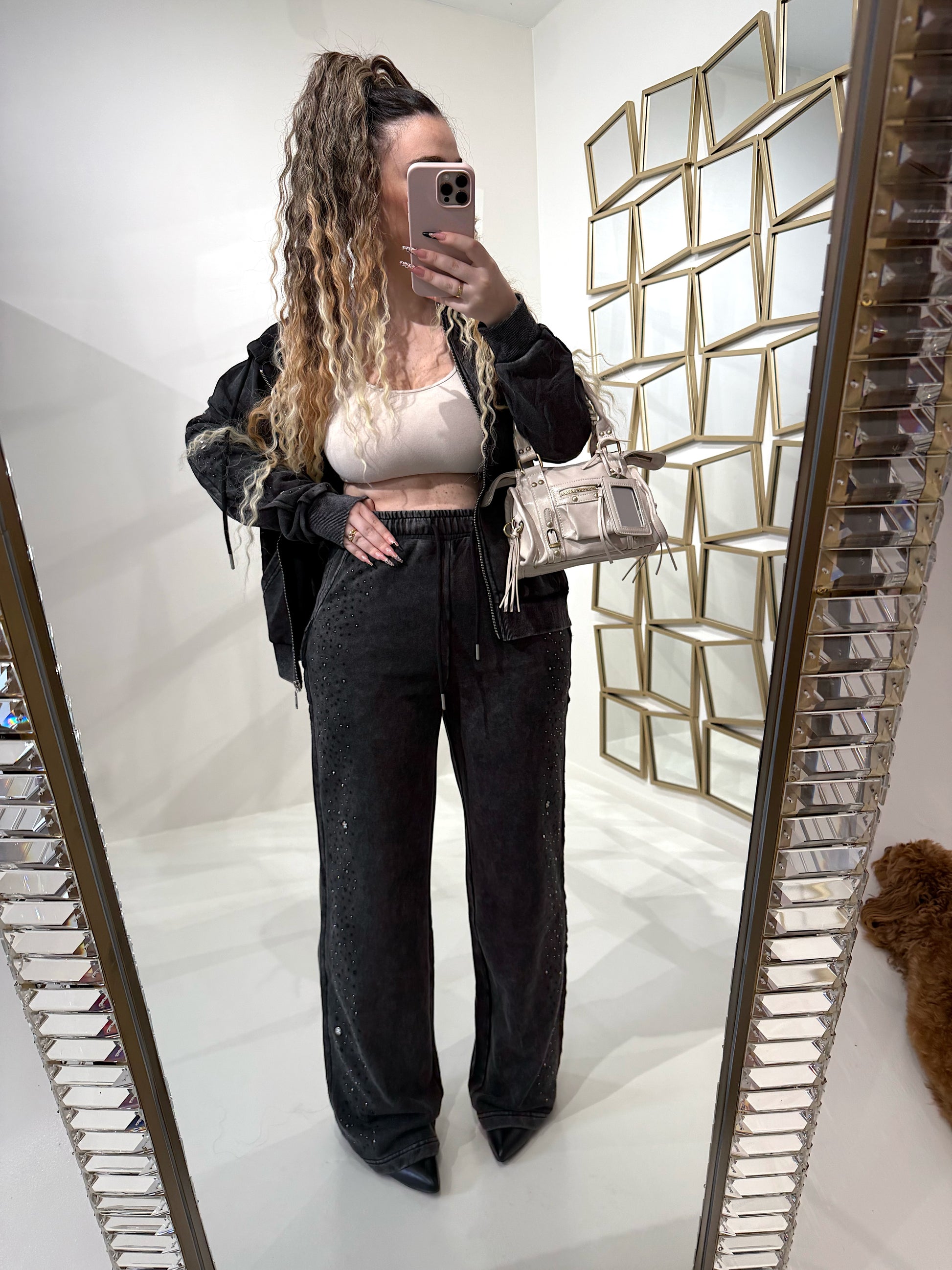 Completo con felpa over e brillantini pantalone a zampa - R.a. Boutique