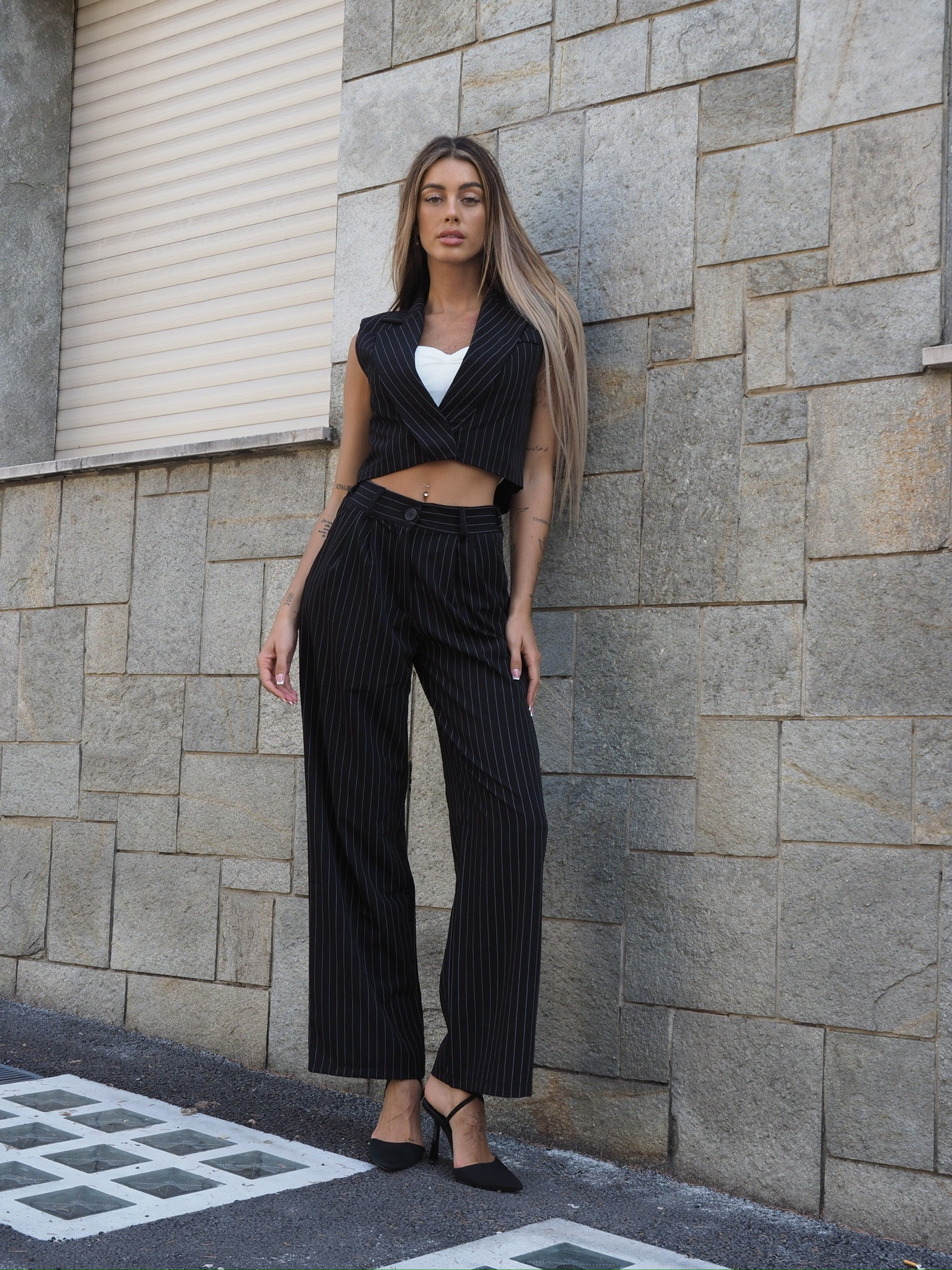 Completo smanicato e pantalone gessato nero - R.a. Boutique 