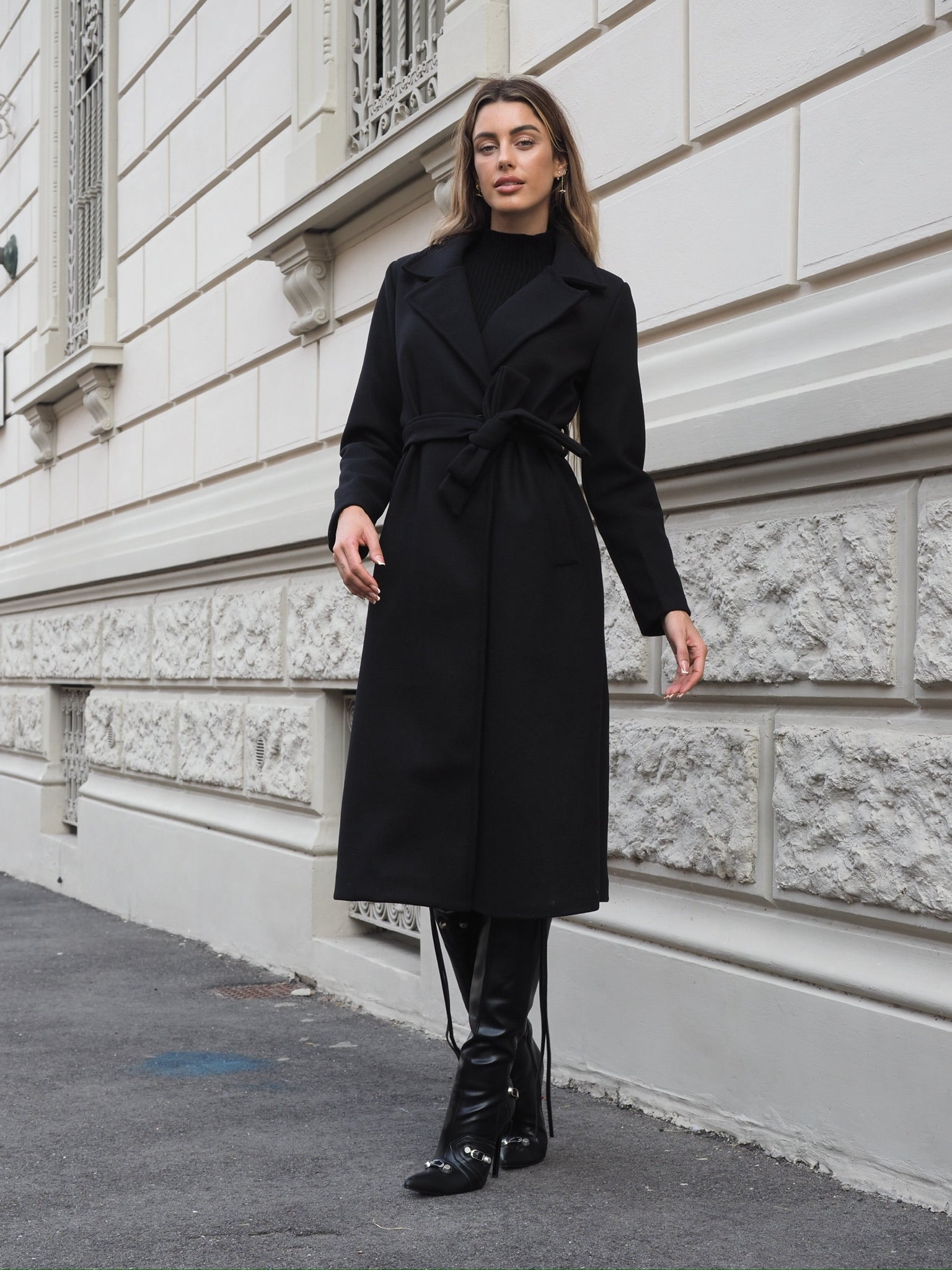 Cappotto nero con cintura - R.a. Boutique 