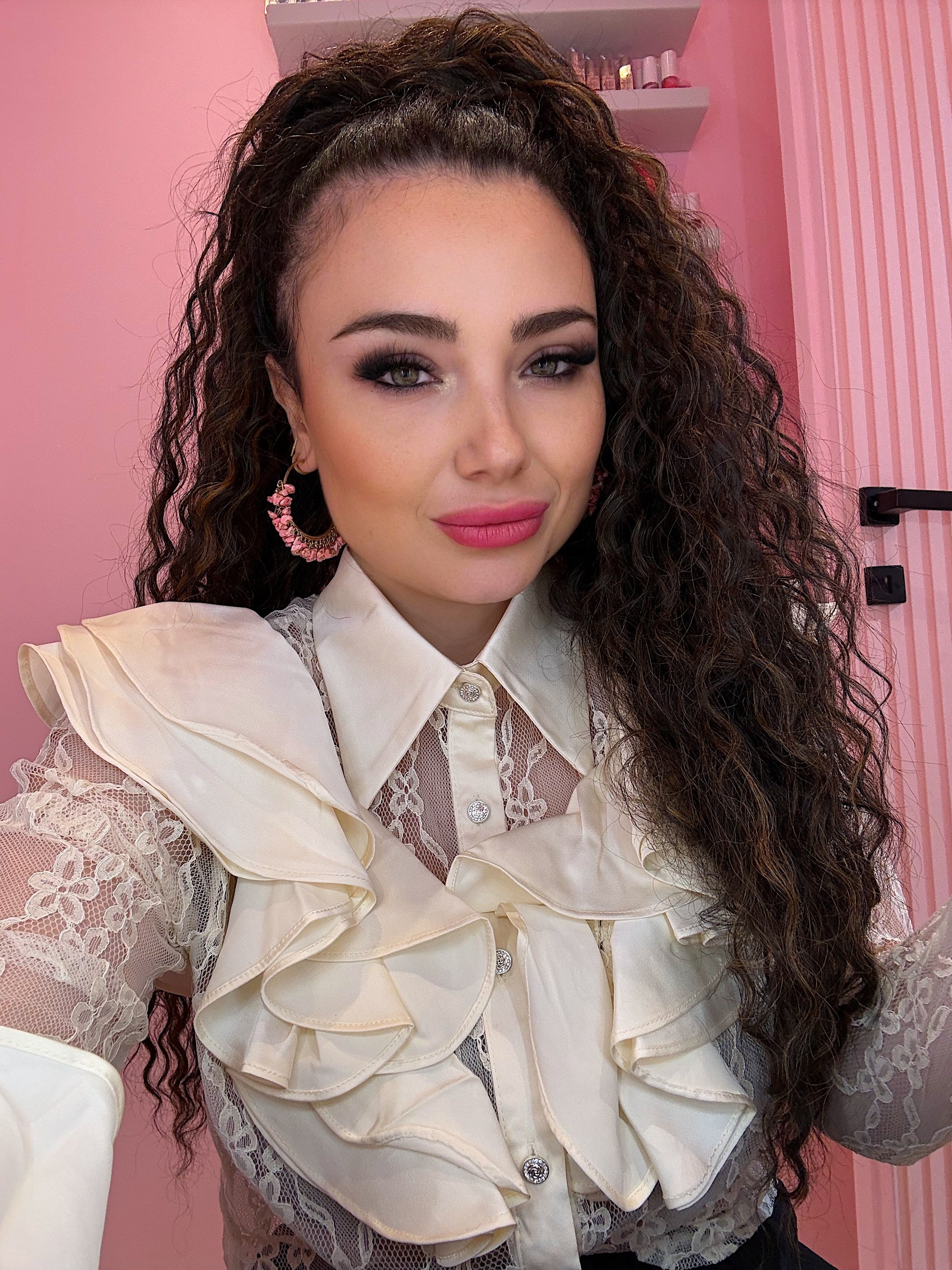 Camicetta in pizzo con voilant - R.a. Boutique