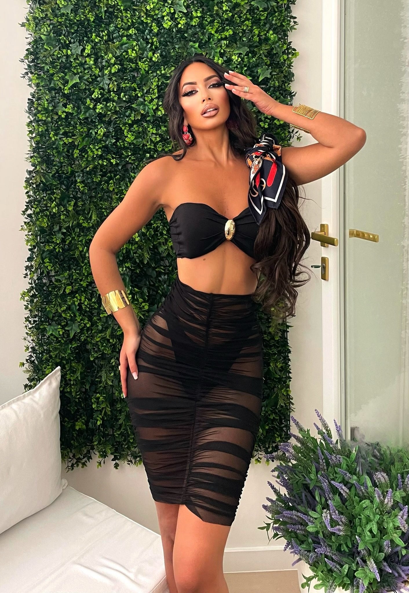 Bikini nero tre pezzi con gioiello e gonna drappeggiata - R.a. Boutique