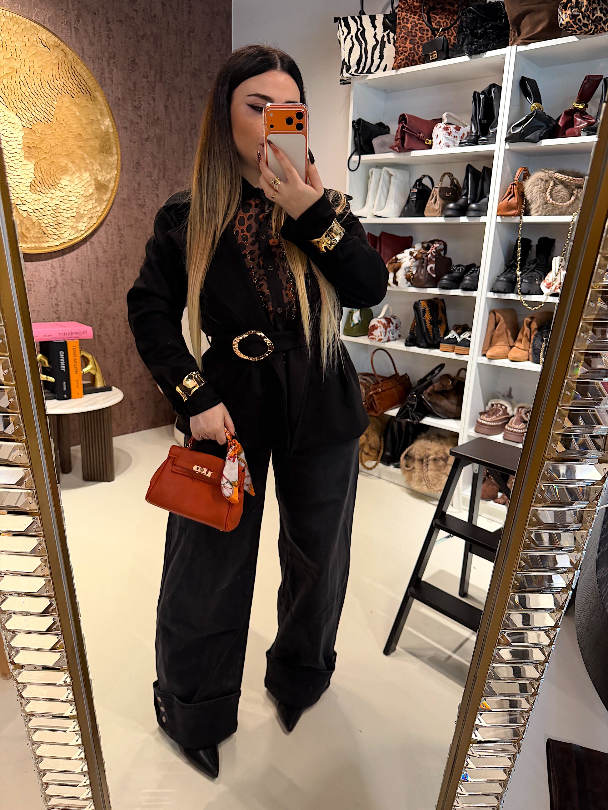 Giacca in camoscio con cintura gioiello - R.a. Boutique