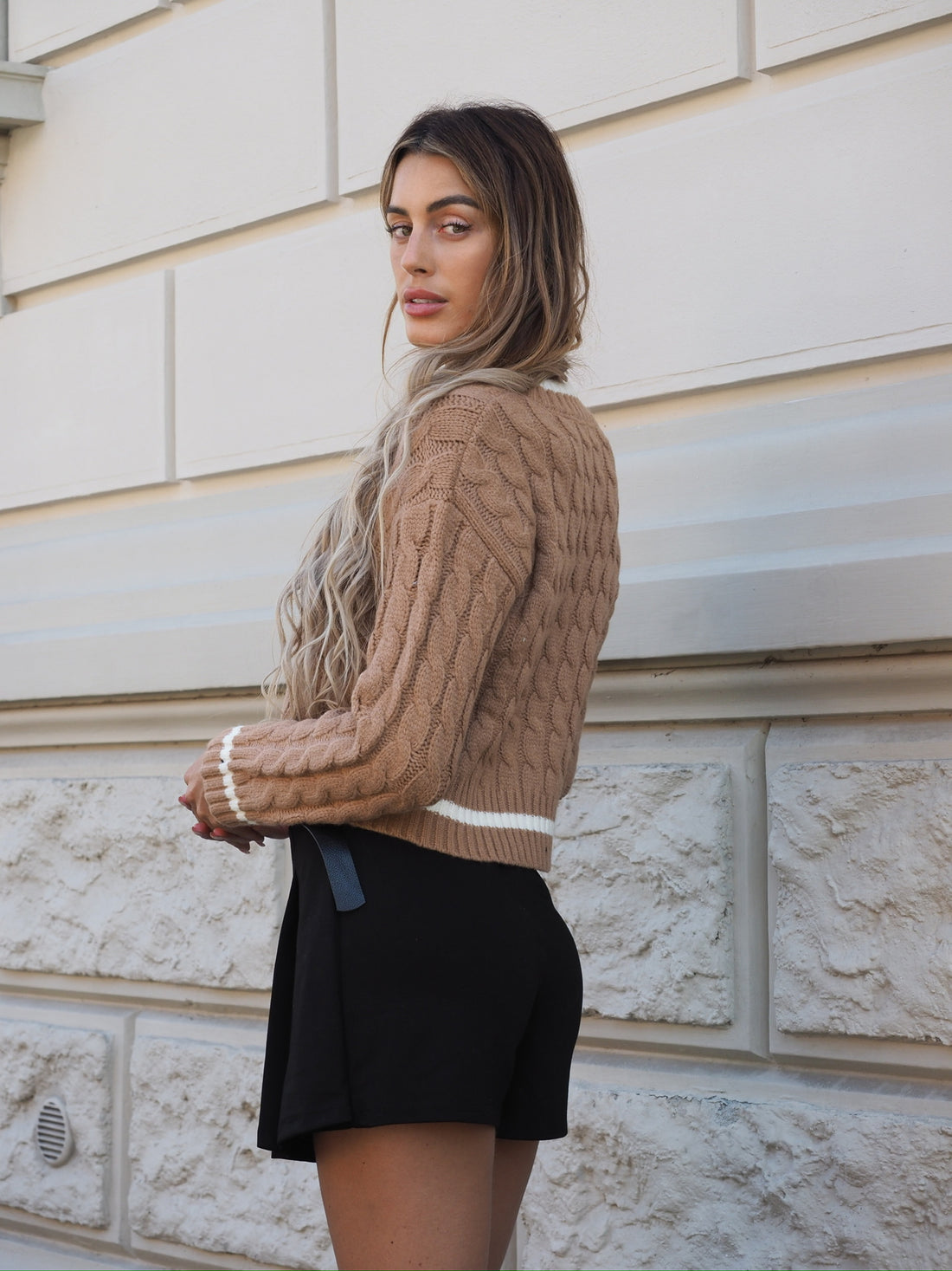 Maglione Camel con scollo e strass - R.a. Boutique 