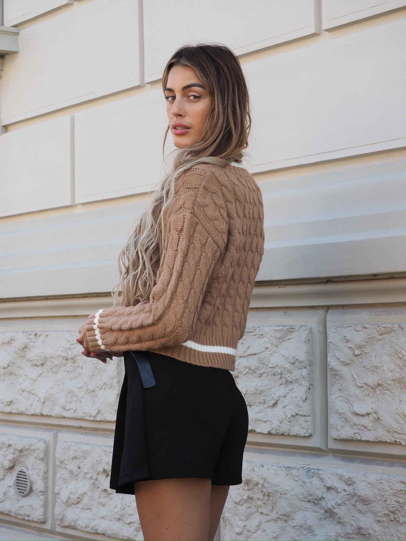 Maglione Camel con scollo e strass - R.a. Boutique 