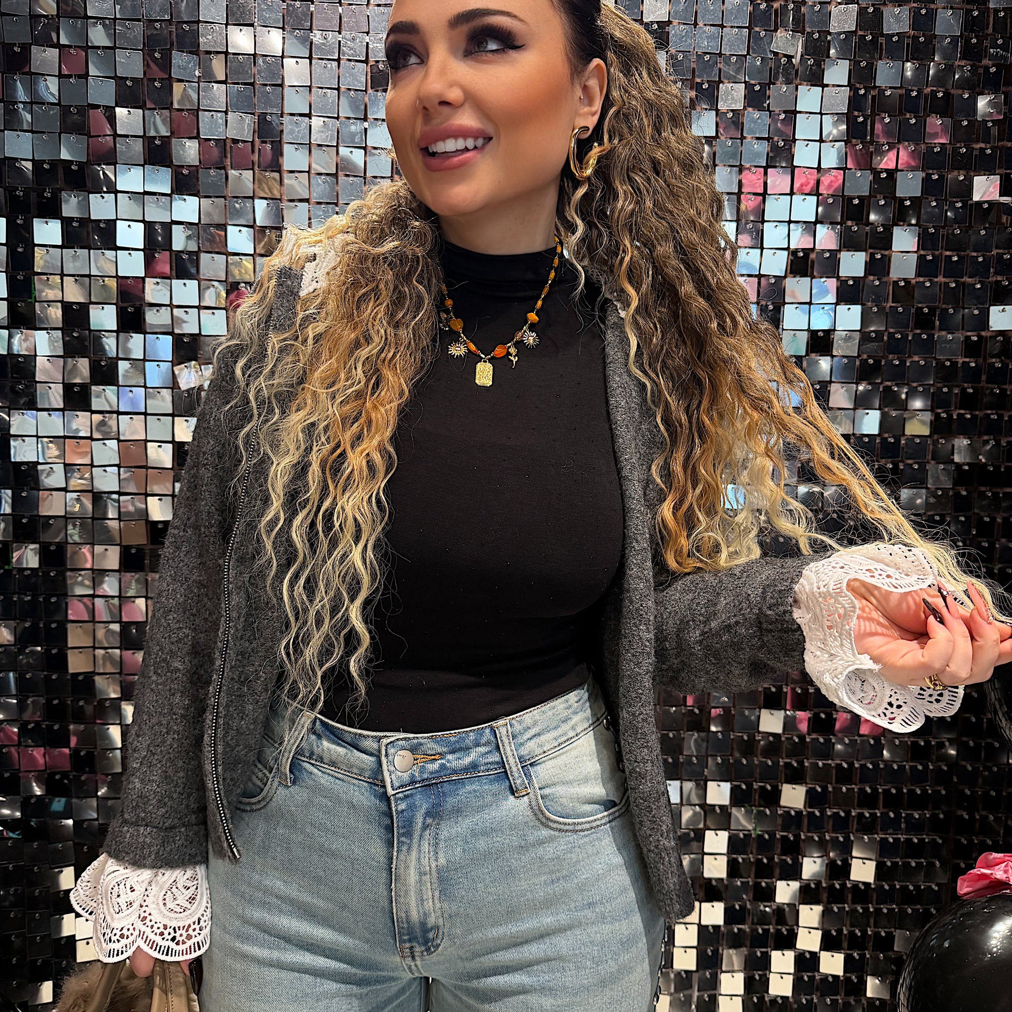 Felpa con pizzo bianco