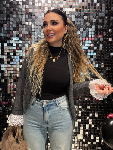 Felpa con pizzo bianco