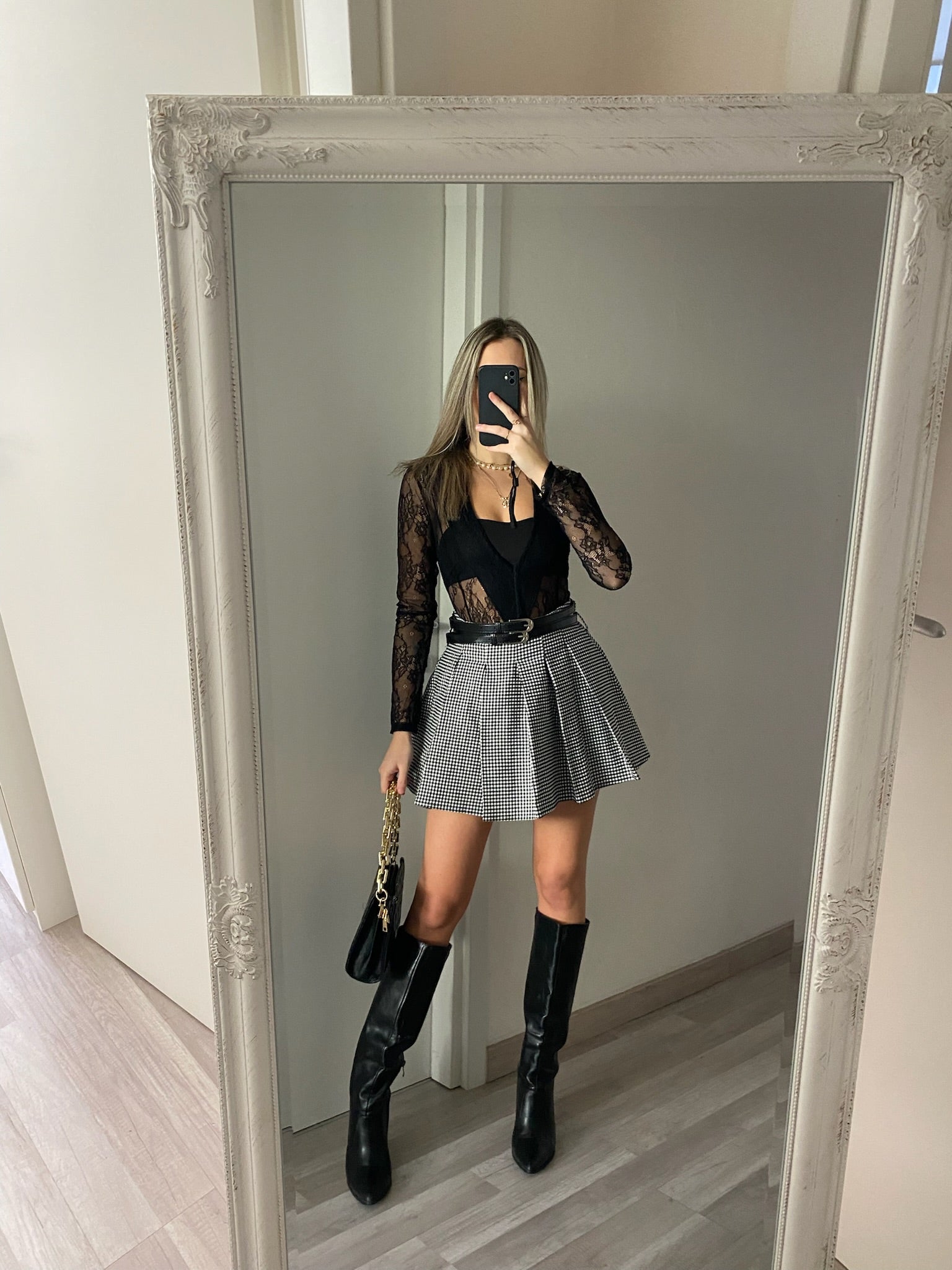 Body nero a V con trasparenza e pizzo - R.a. Boutique 