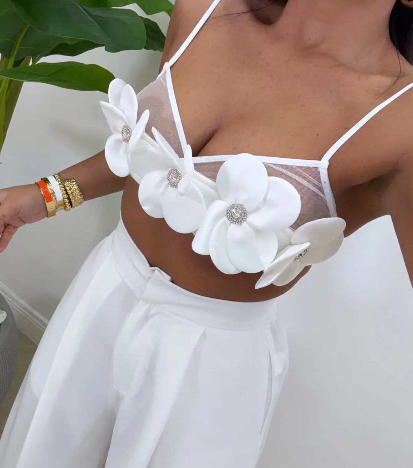 Top con fiori bianchi - R.a. Boutique