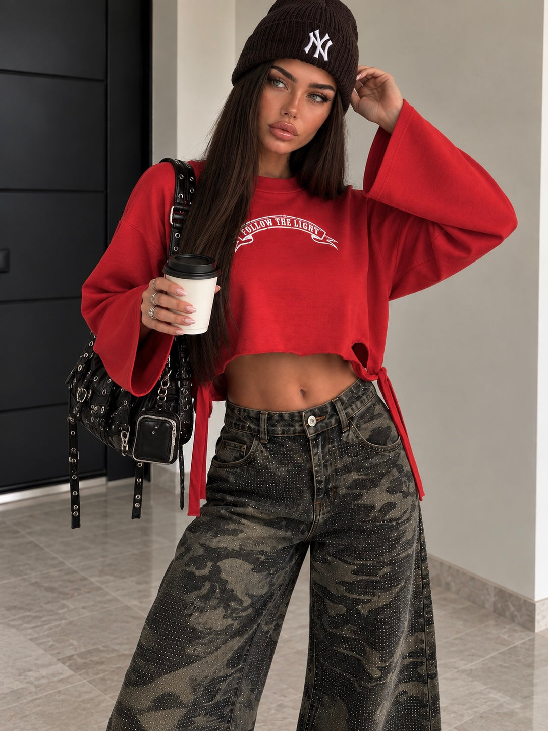 Felpa Crop Rossa con Stampa Bianca e Lacci Laterali - R.a. Boutique