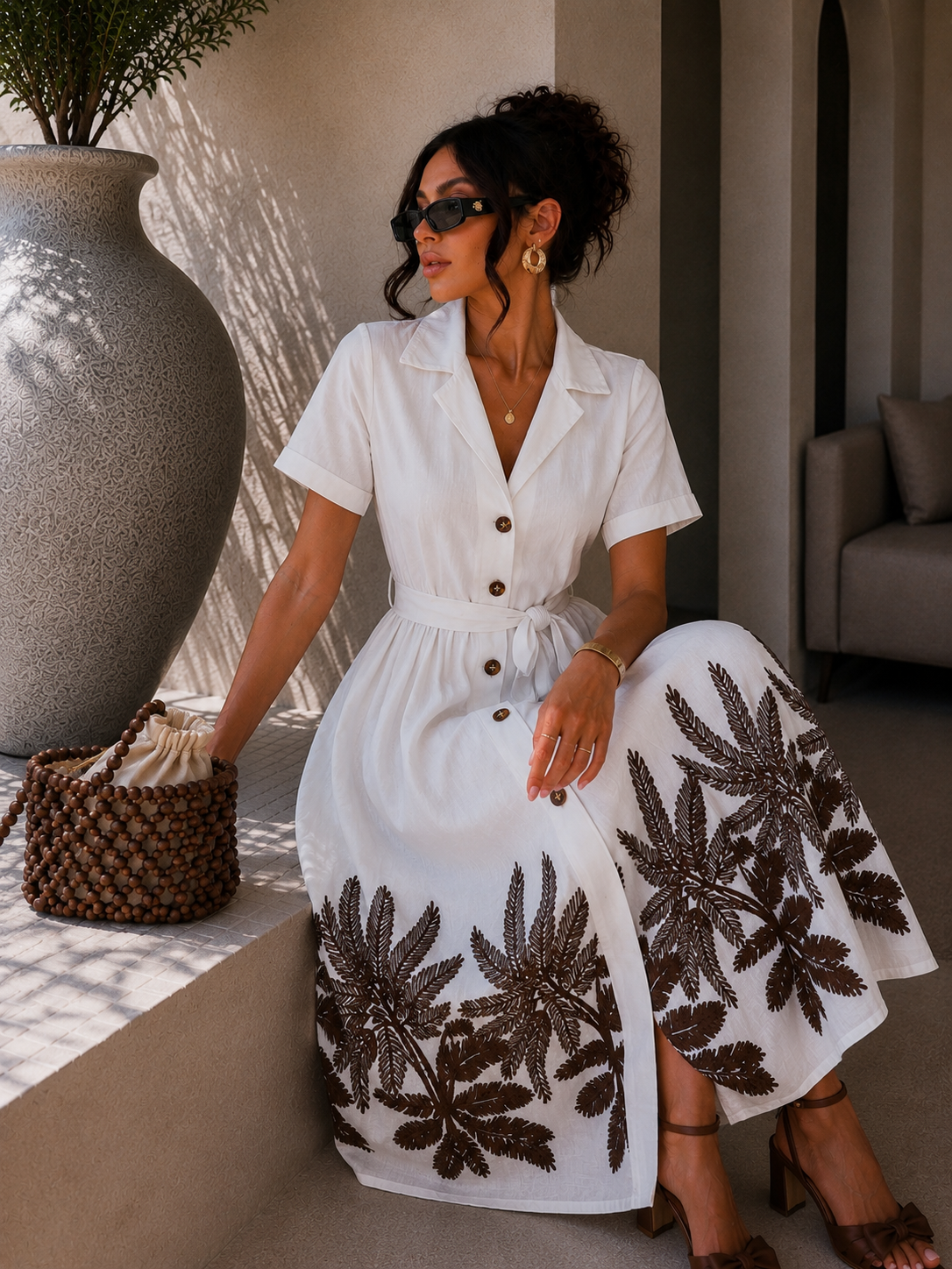 Abito con ricamo floreale in basso e cintura in vita - R.a. Boutique