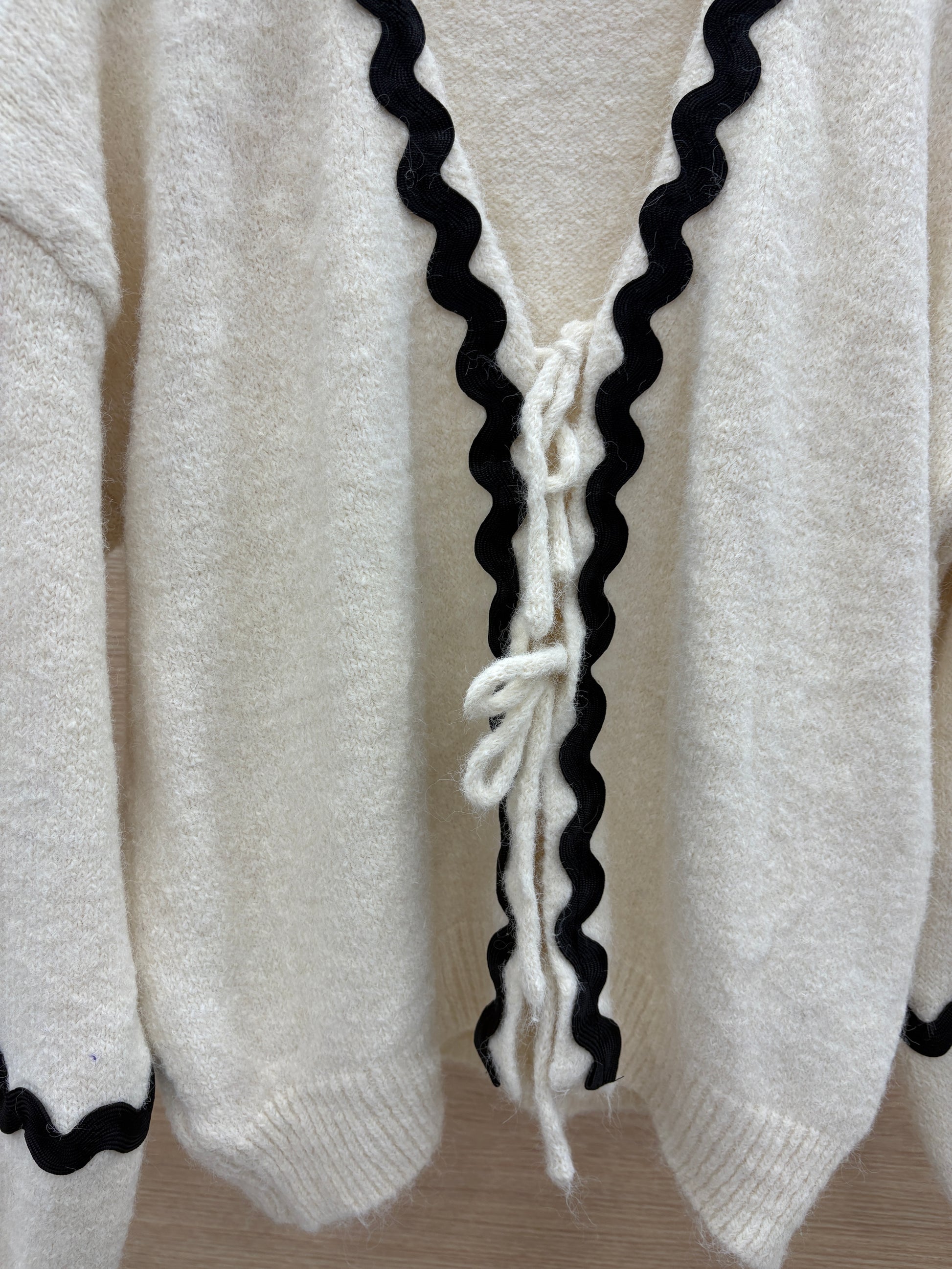 Cardigan con ricamo e lacci - R.a. Boutique