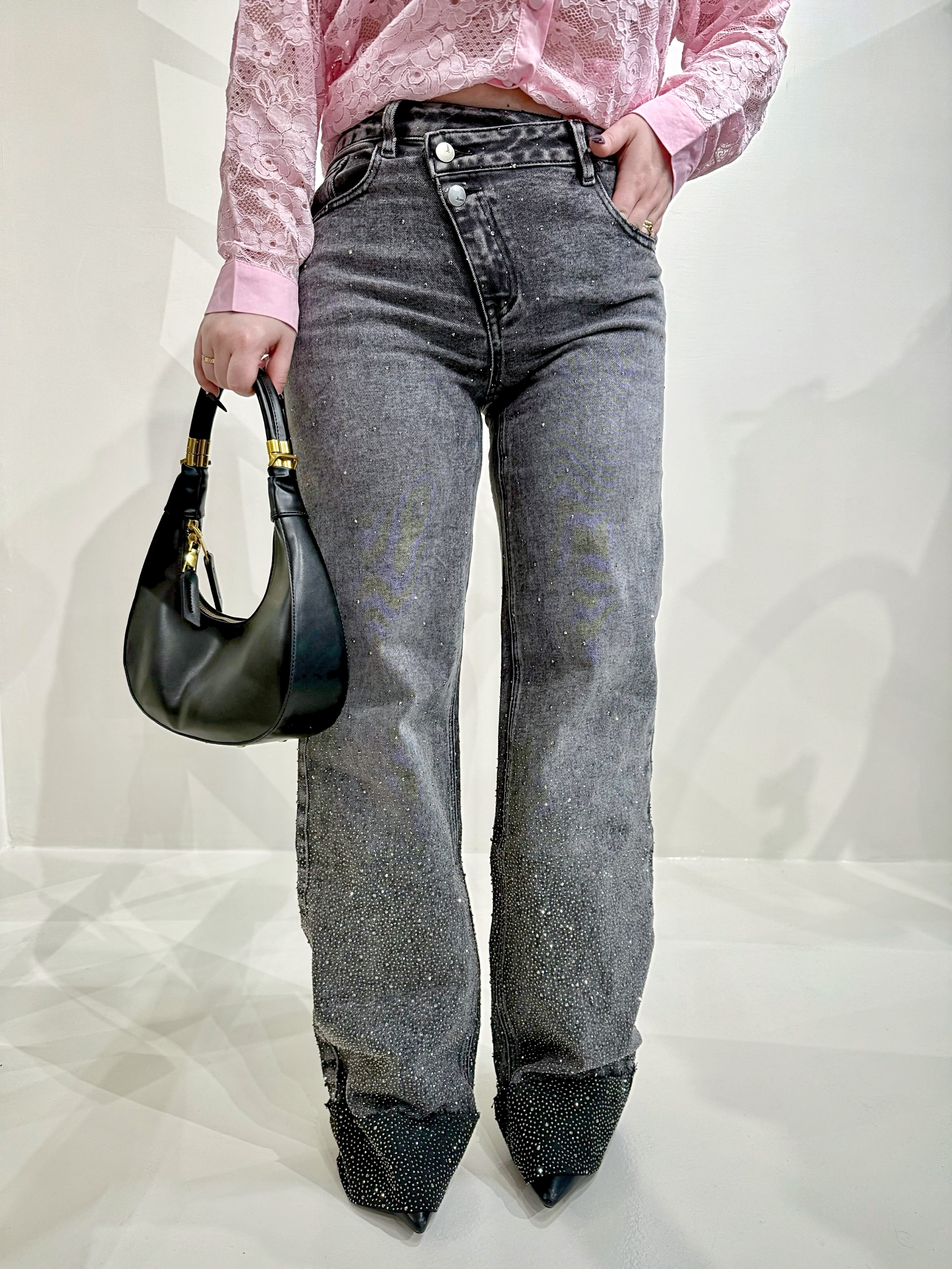 Jeans scuro con strass e risvolto - R.a. Boutique