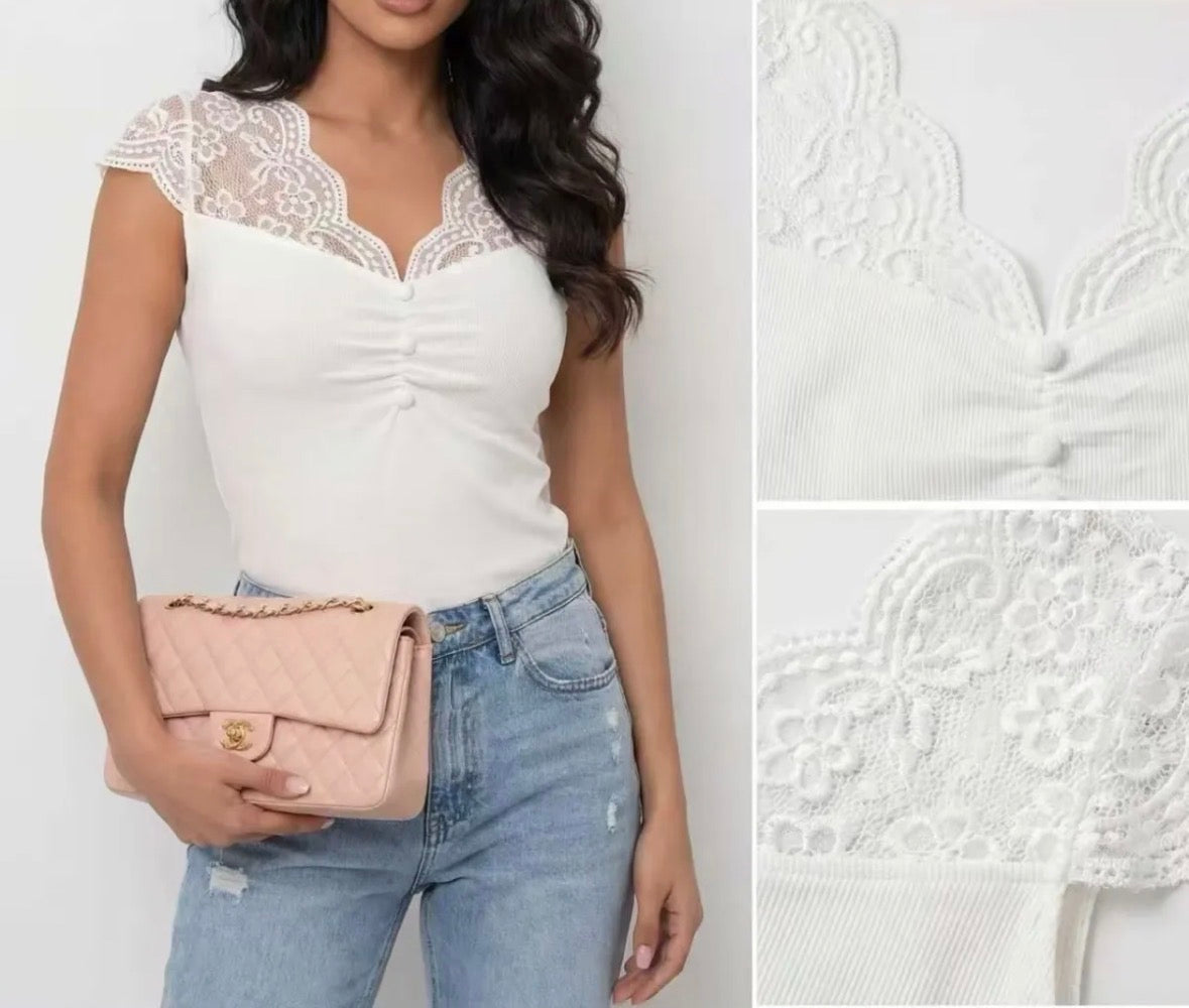 Top con spallina in pizzo e bottoncini - R.a. Boutique