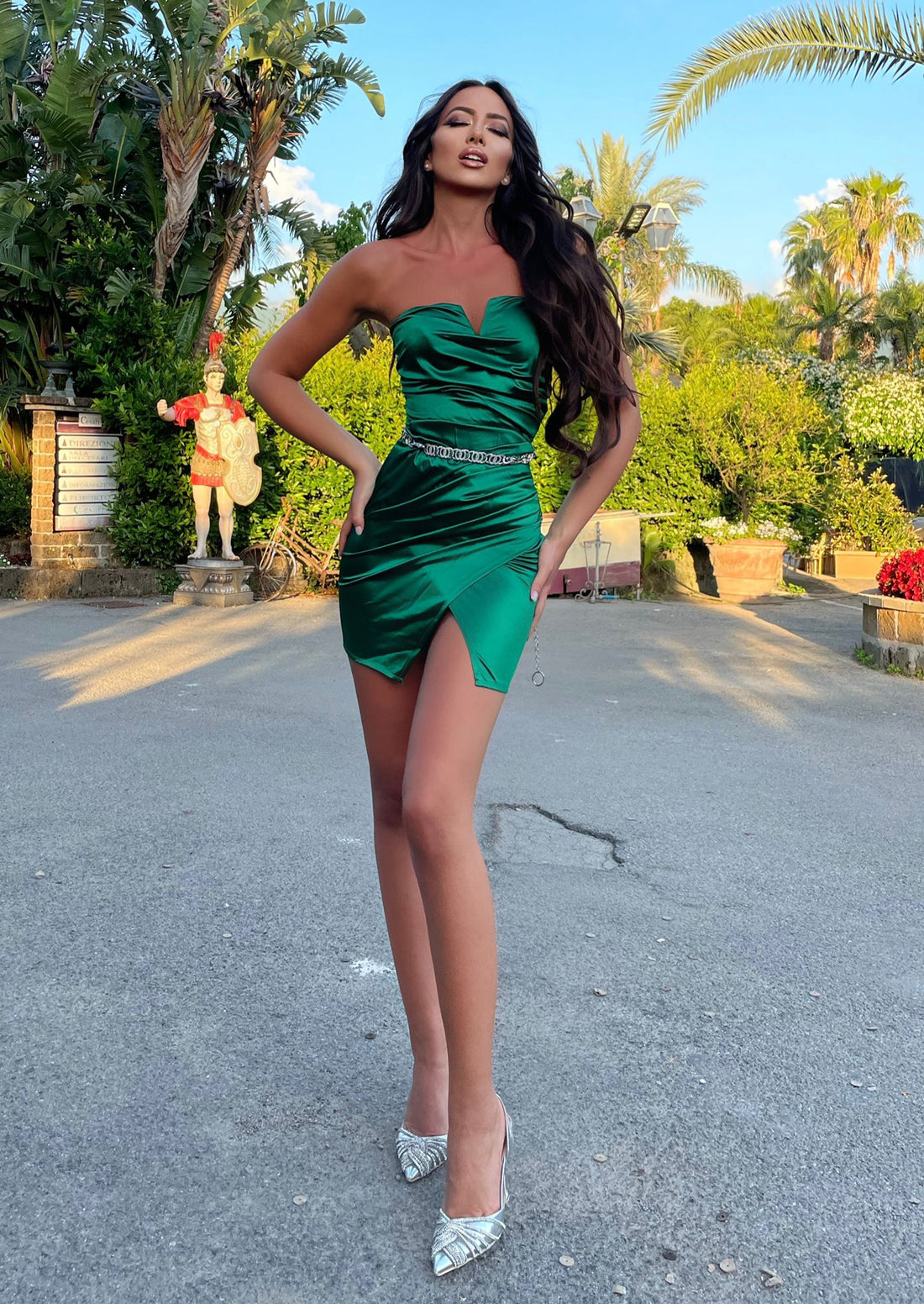 Abito in raso corto scollo a V verde - R.a. Boutique 