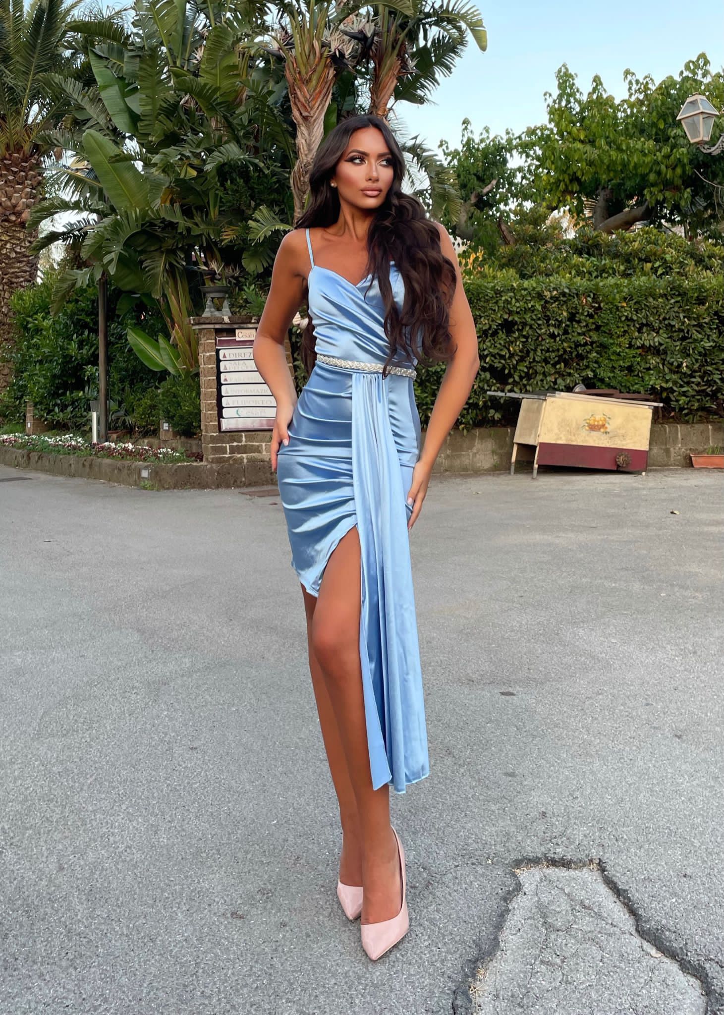 Abito corto in raso carta da zucchero con drappeggio - R.a. Boutique 