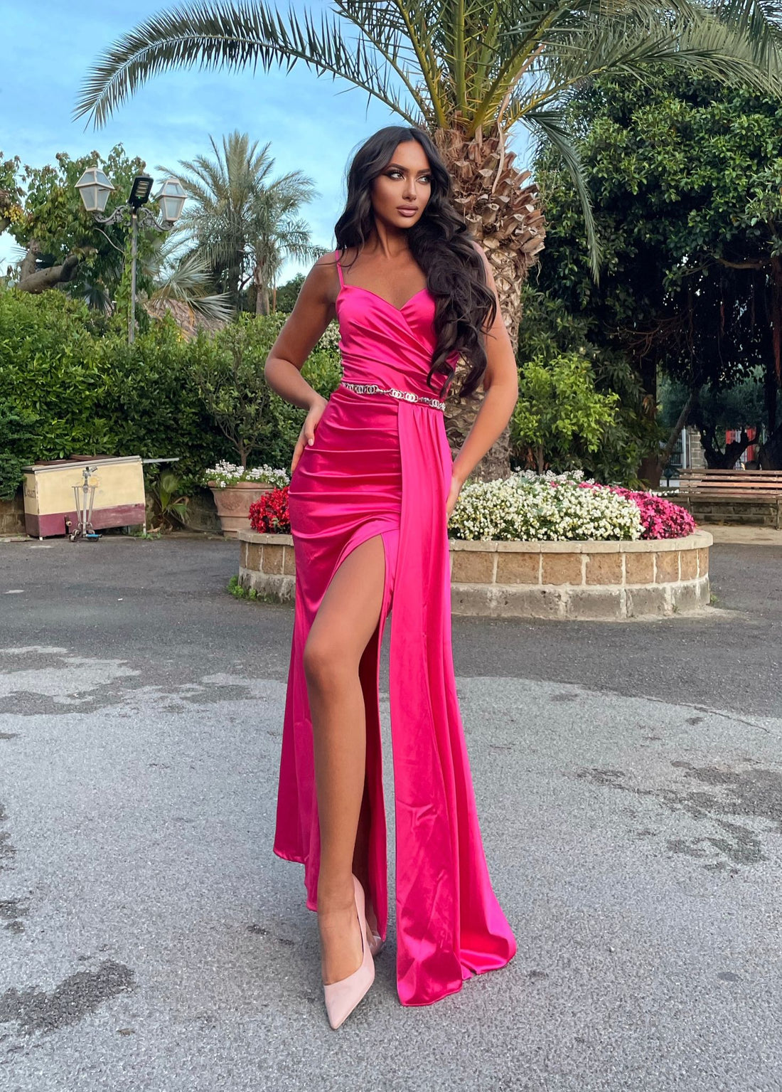 Abito in raso Fuxia con drappeggio - R.a. Boutique 