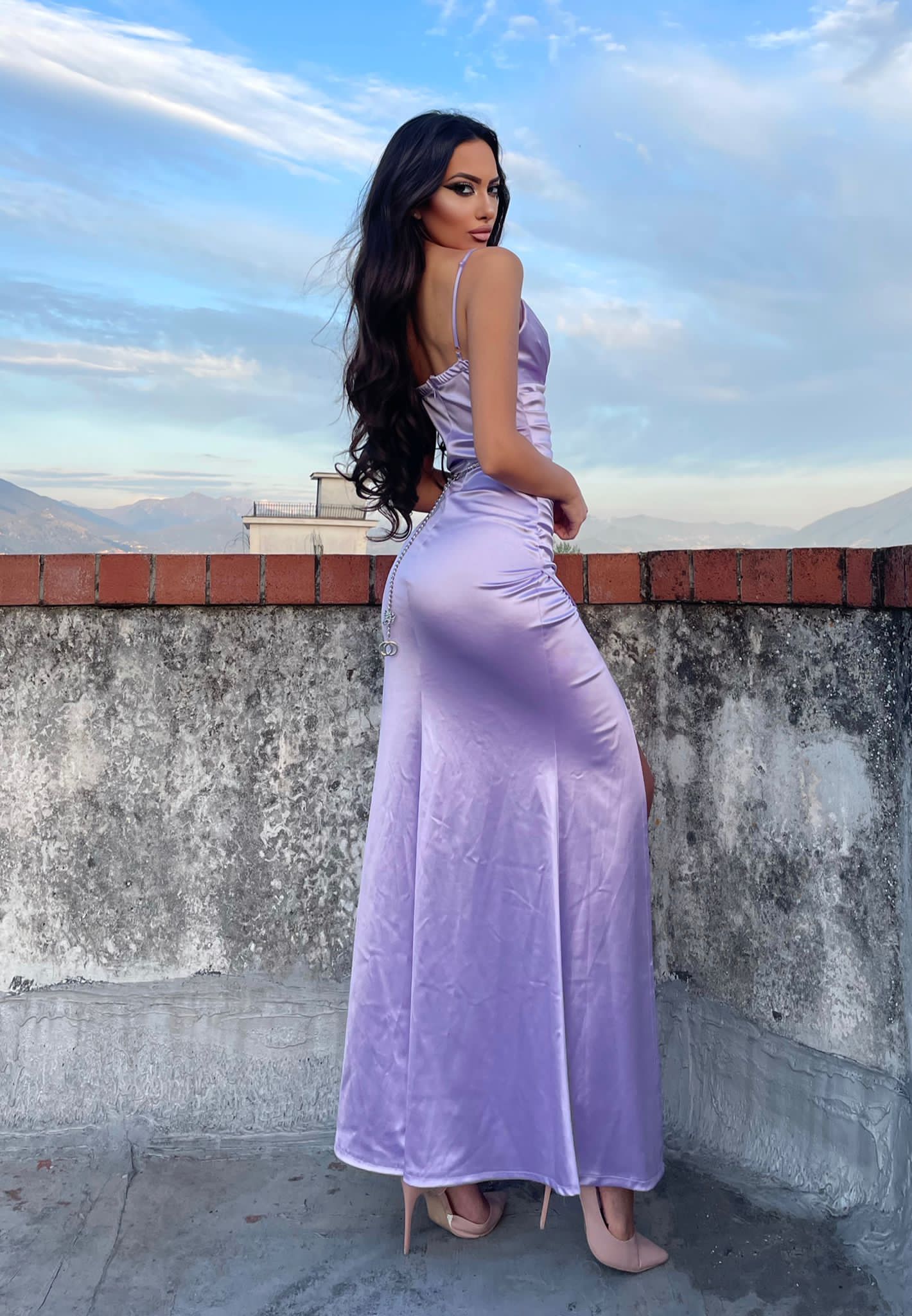 Abito in raso lilla con drappeggio - R.a. Boutique 