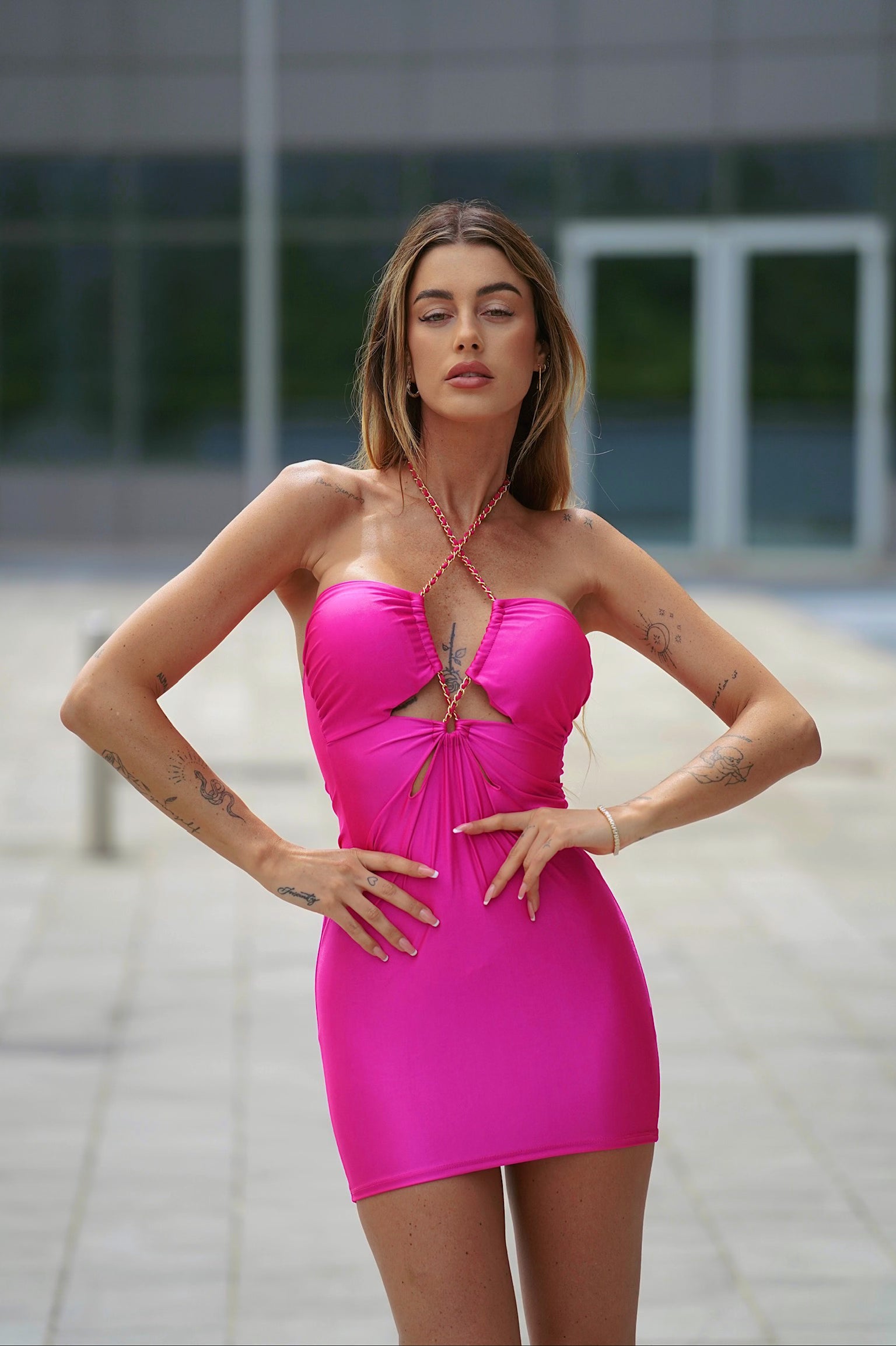 Abito Fuxia corto con catena - R.a. Boutique 