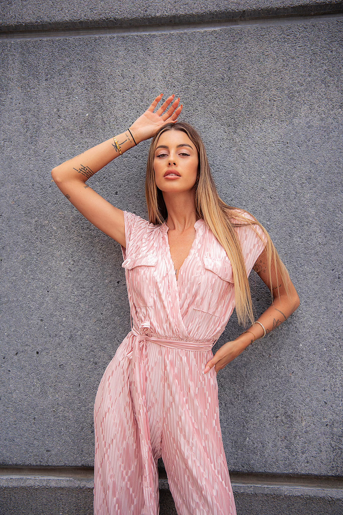 Tuta plissè rosa con cintina - R.a. Boutique 