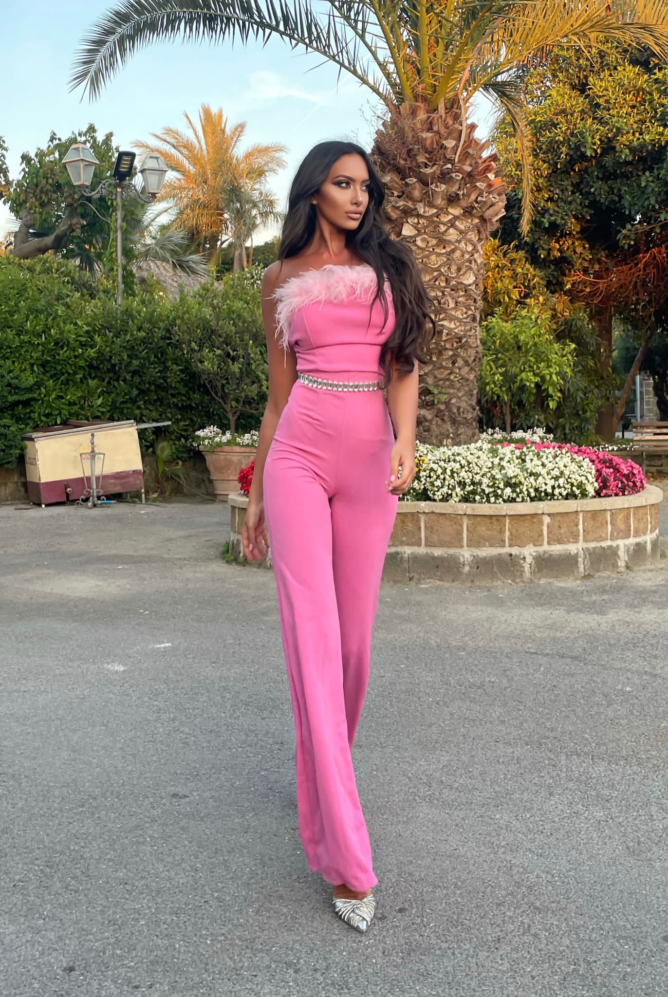 Tuta con piume rosa - R.a. Boutique 