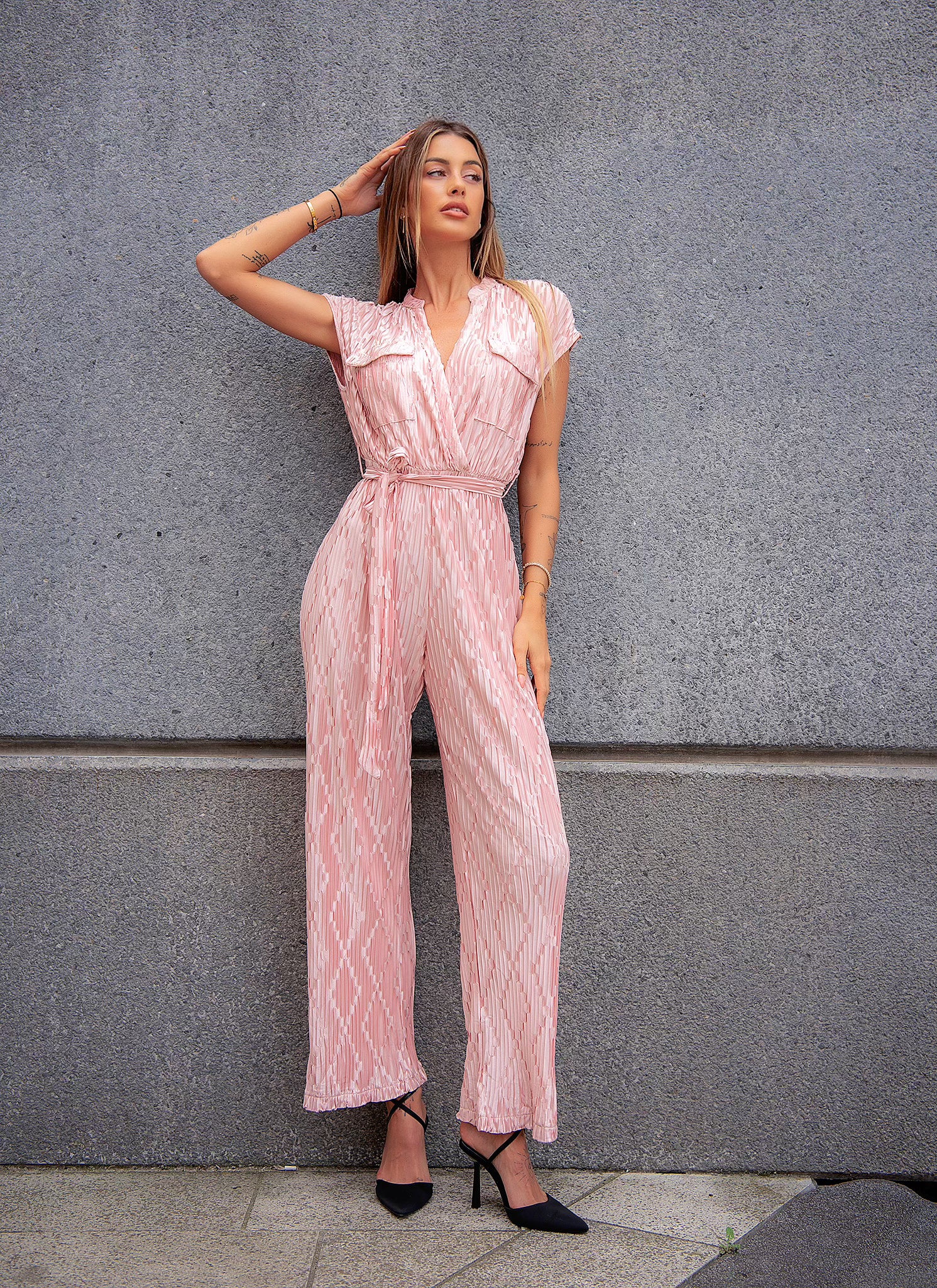 Tuta plissè rosa con cintina - R.a. Boutique 