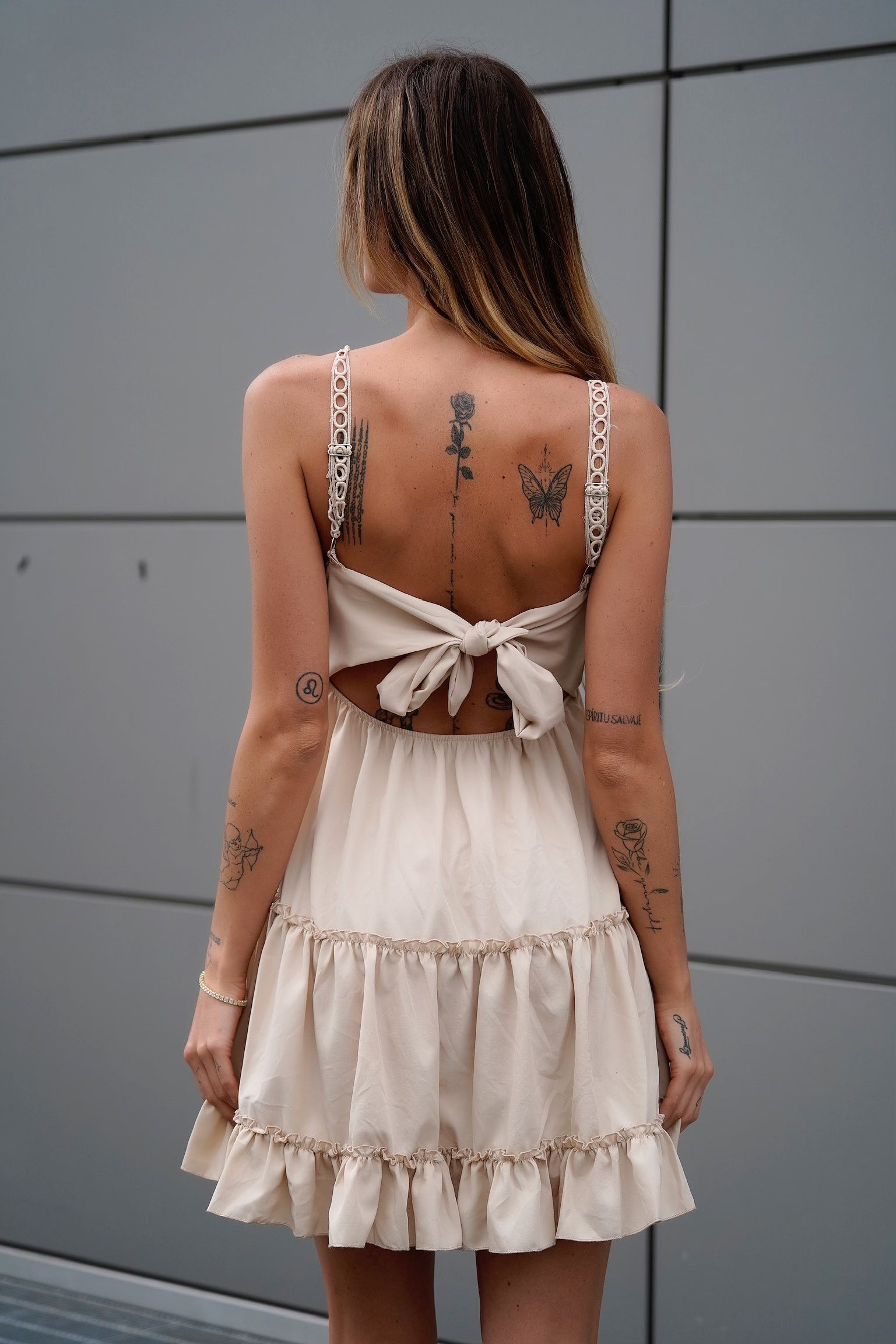 Abito corto beige con pizzo - R.a. Boutique 