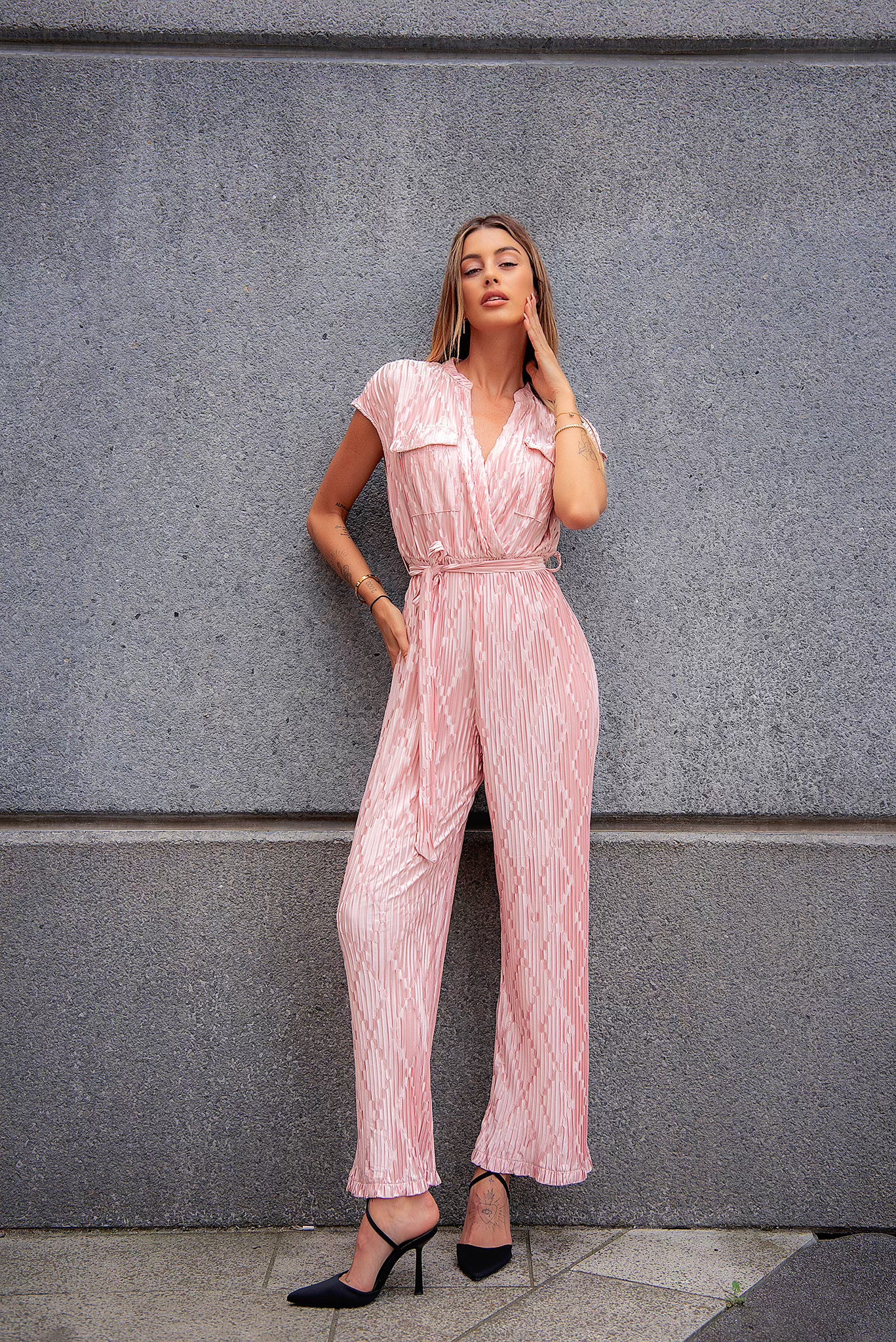 Tuta plissè rosa con cintina - R.a. Boutique 