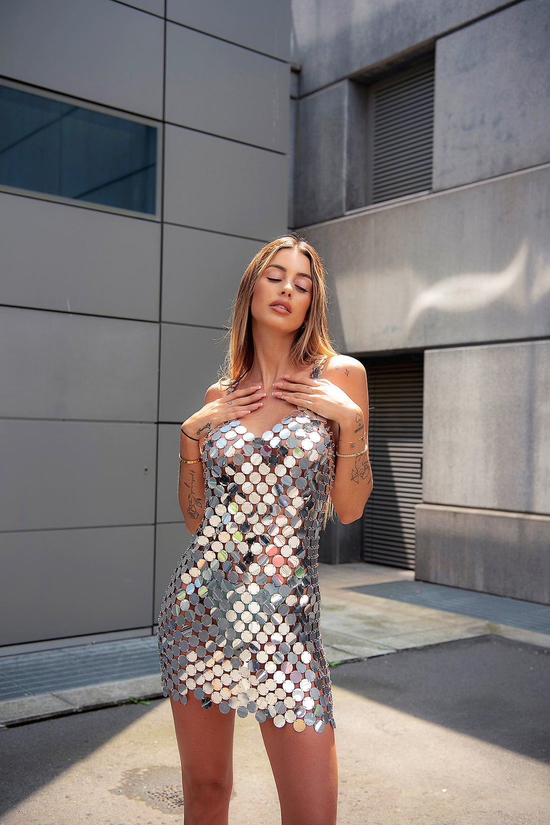 Abito con maxi paillettes silver - R.a. Boutique 