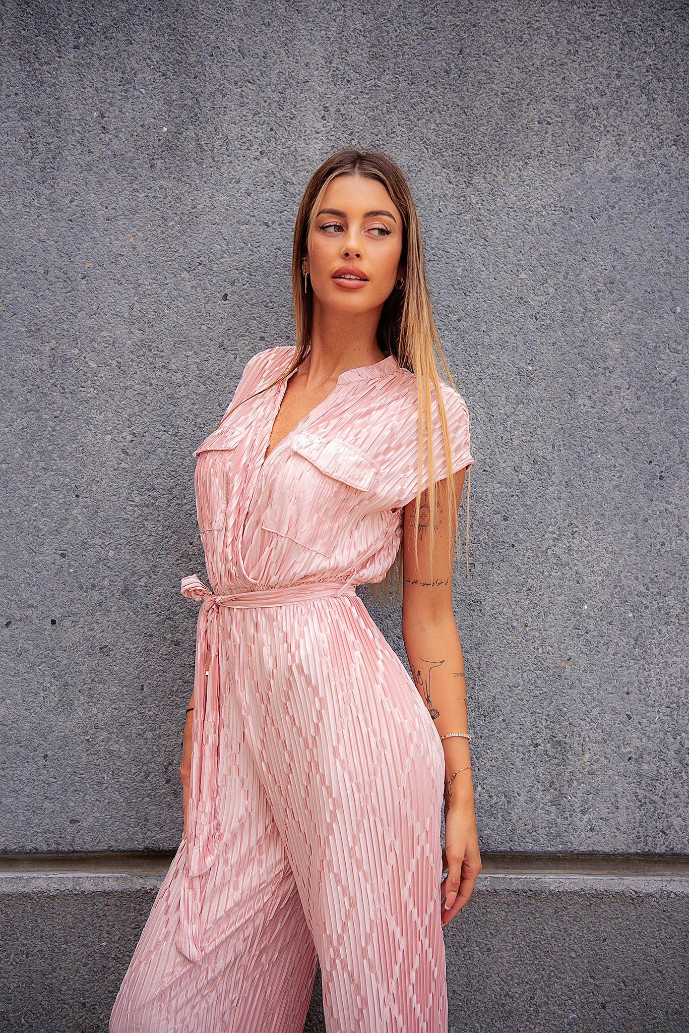 Tuta plissè rosa con cintina - R.a. Boutique 