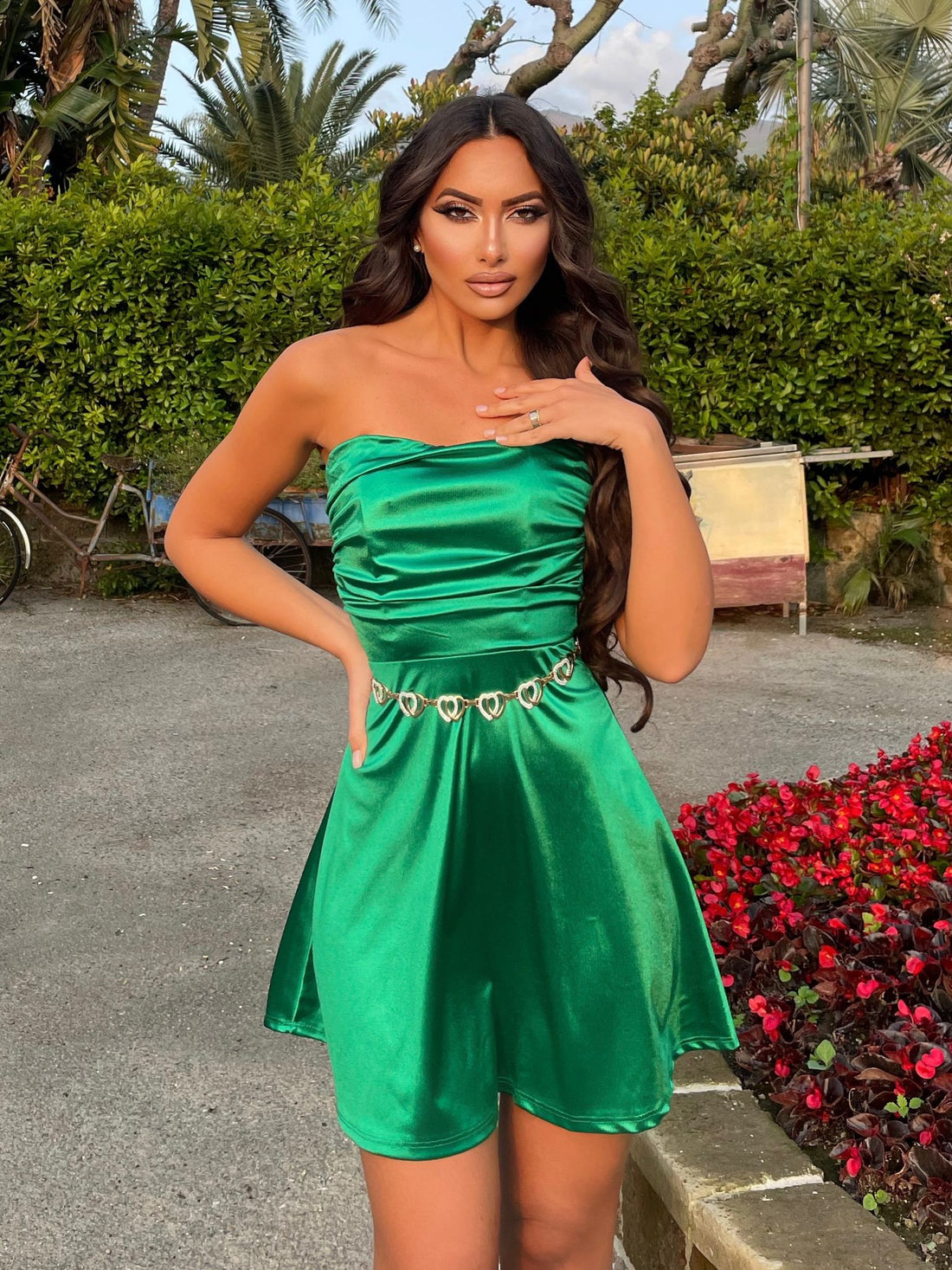 Abito in raso corto verde smeraldo - R.a. Boutique 