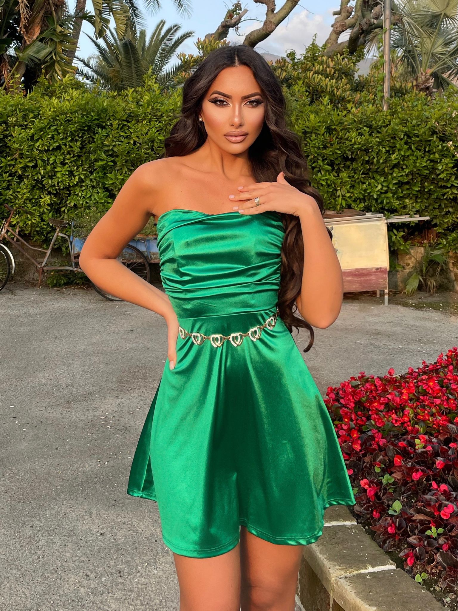 Abito in raso corto verde smeraldo - R.a. Boutique 