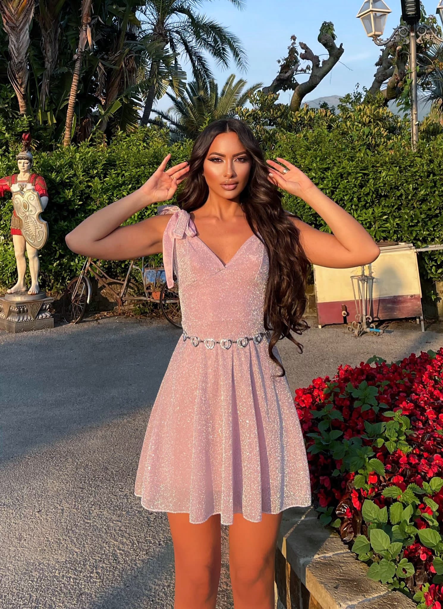 Abito rosa glitter con fiocchetti