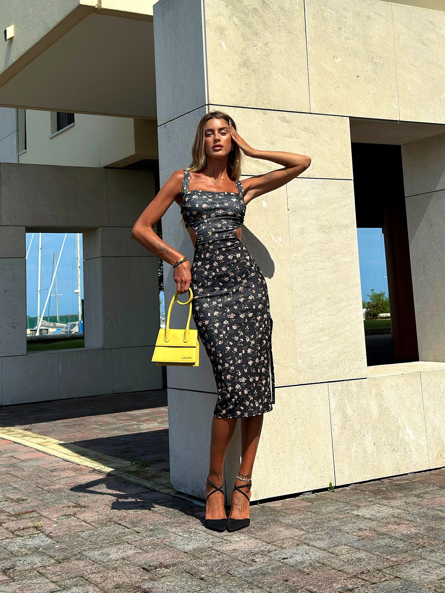 Abito midi nero fiori pesca schiena incrociata - R.a. Boutique 