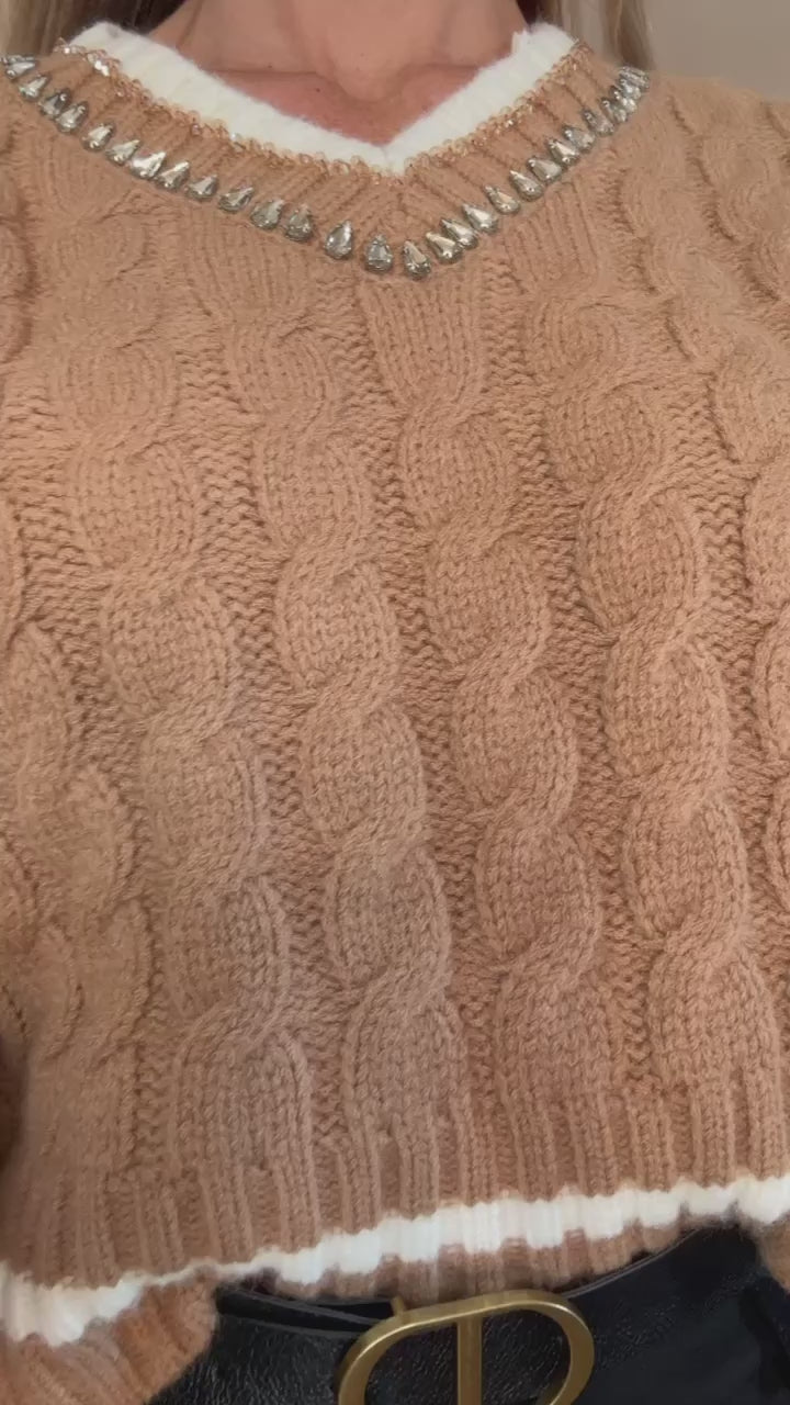 Maglione Camel con scollo e strass - R.a. Boutique