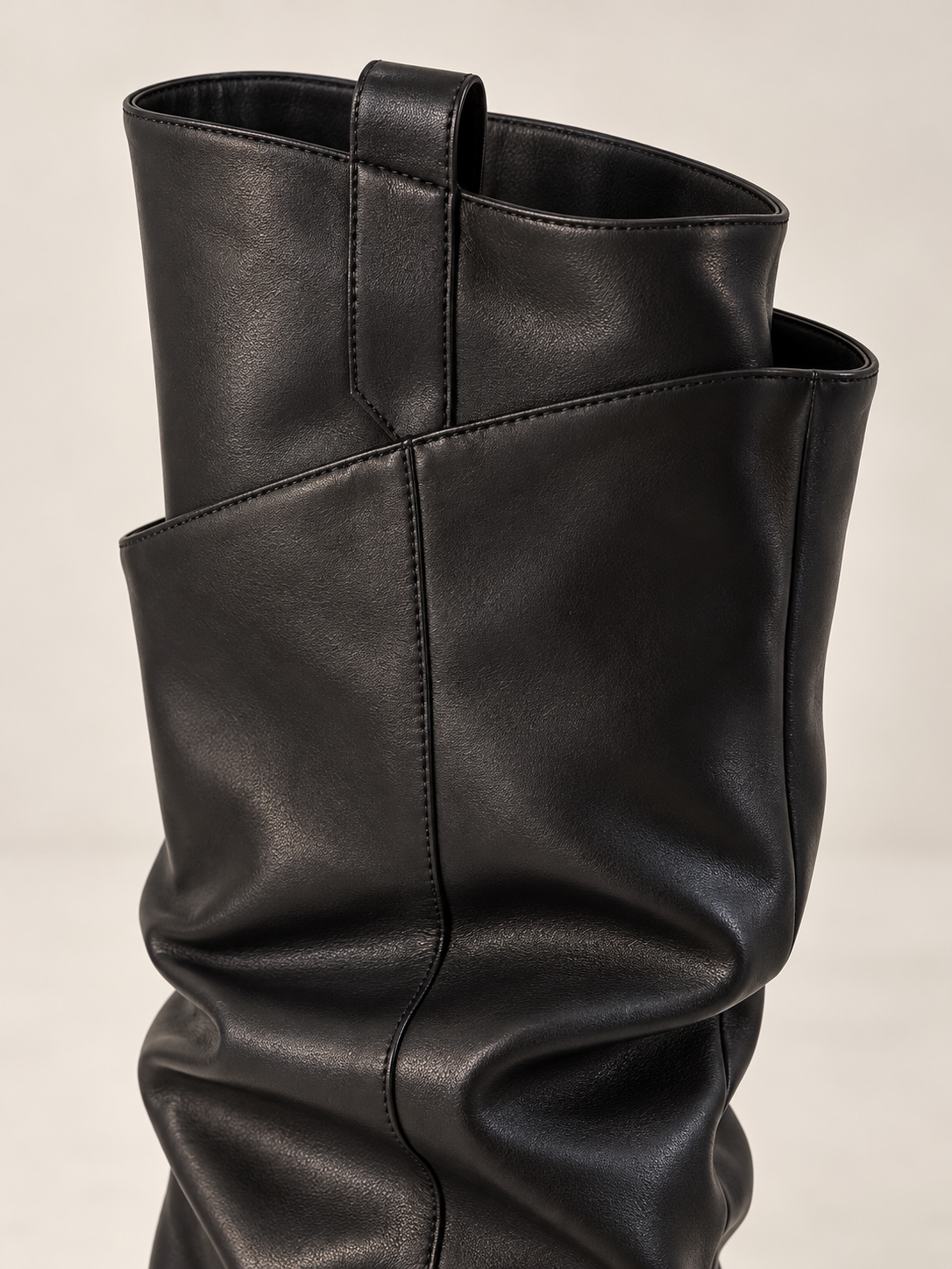 Stivale Nero a Punta con Gambale Asimmetrico - R.a. Boutique