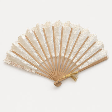 Ventaglio in pizzo beige con manico effetto legno